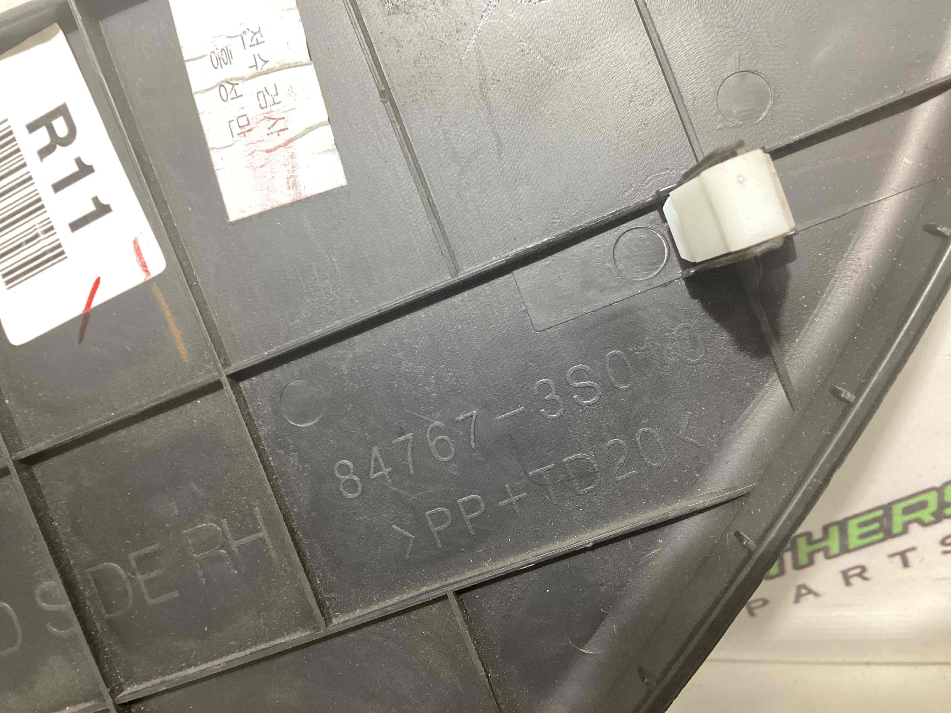 Обшивка панелі приладів торпедо