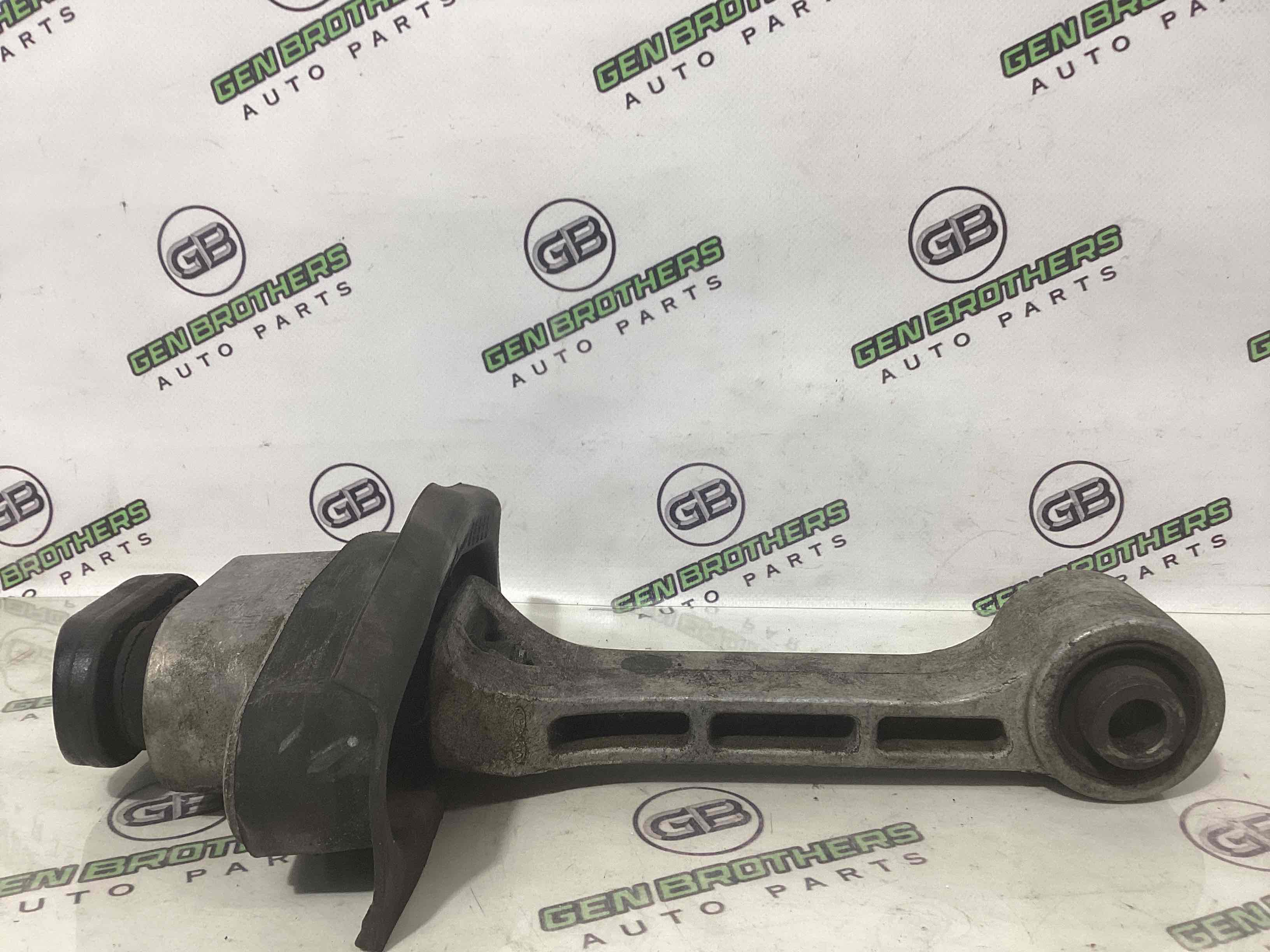 Подушка кріплення двигуна