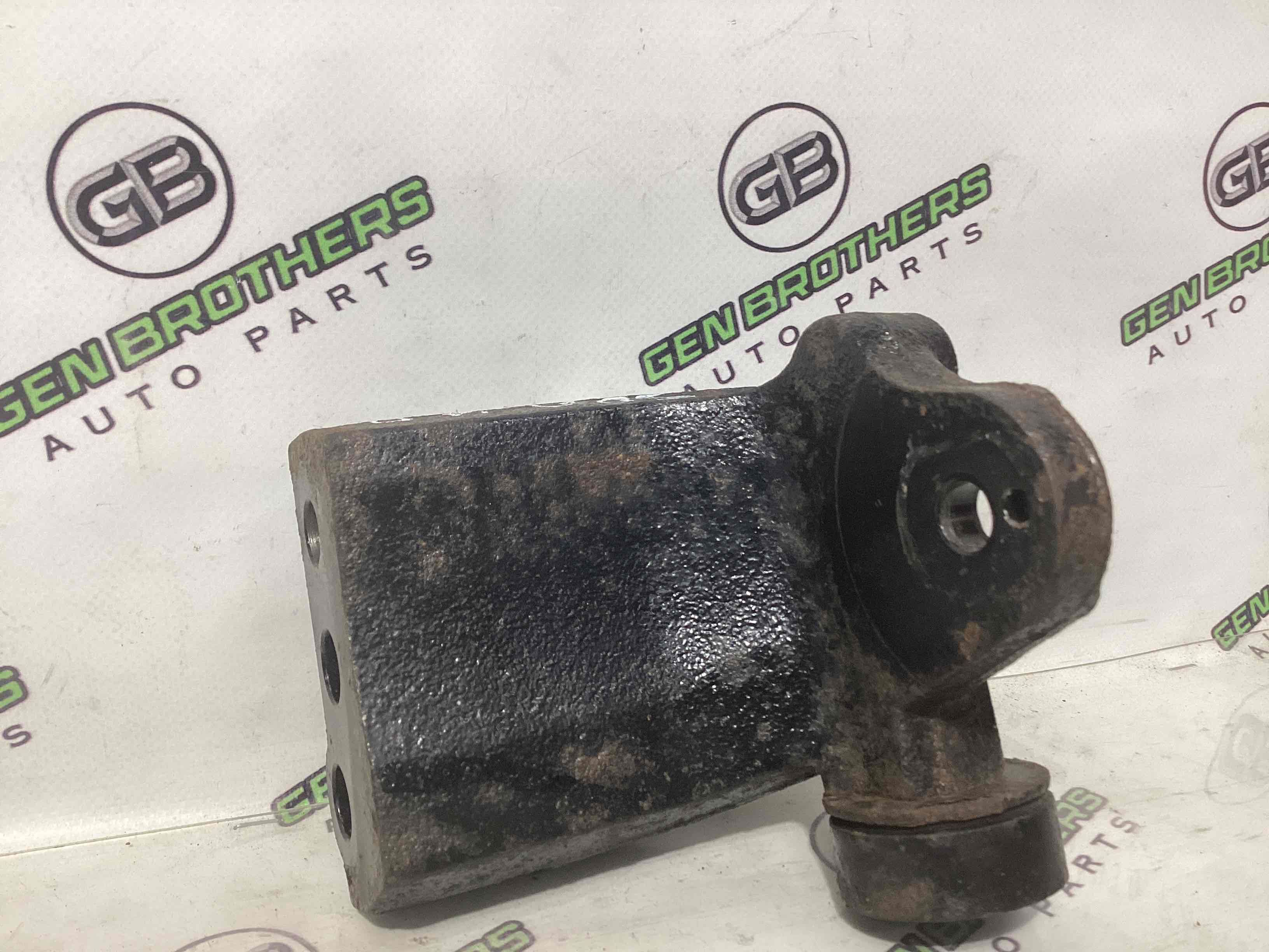 Кронштейн двигуна