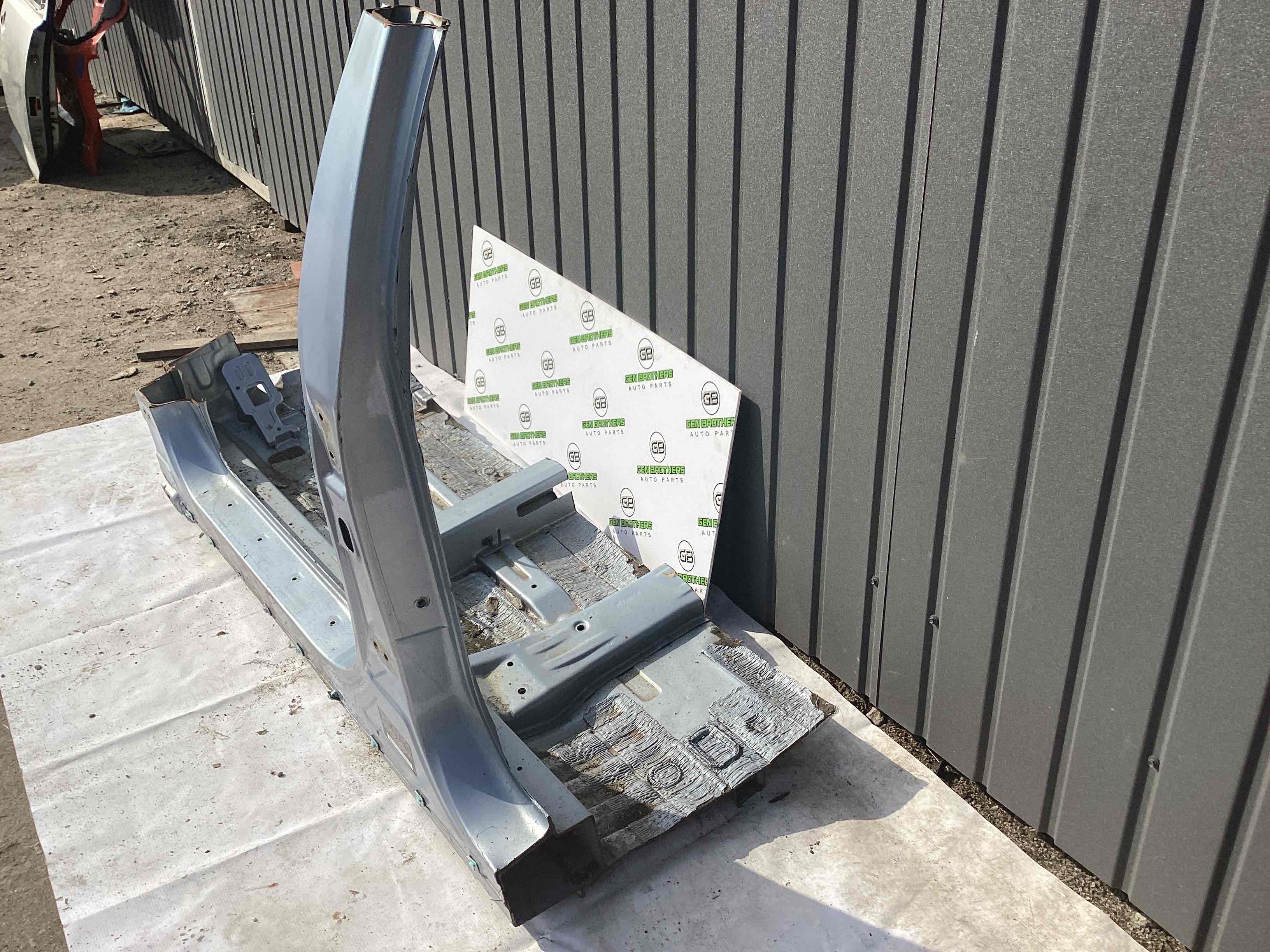 Стійки кузова та пороги