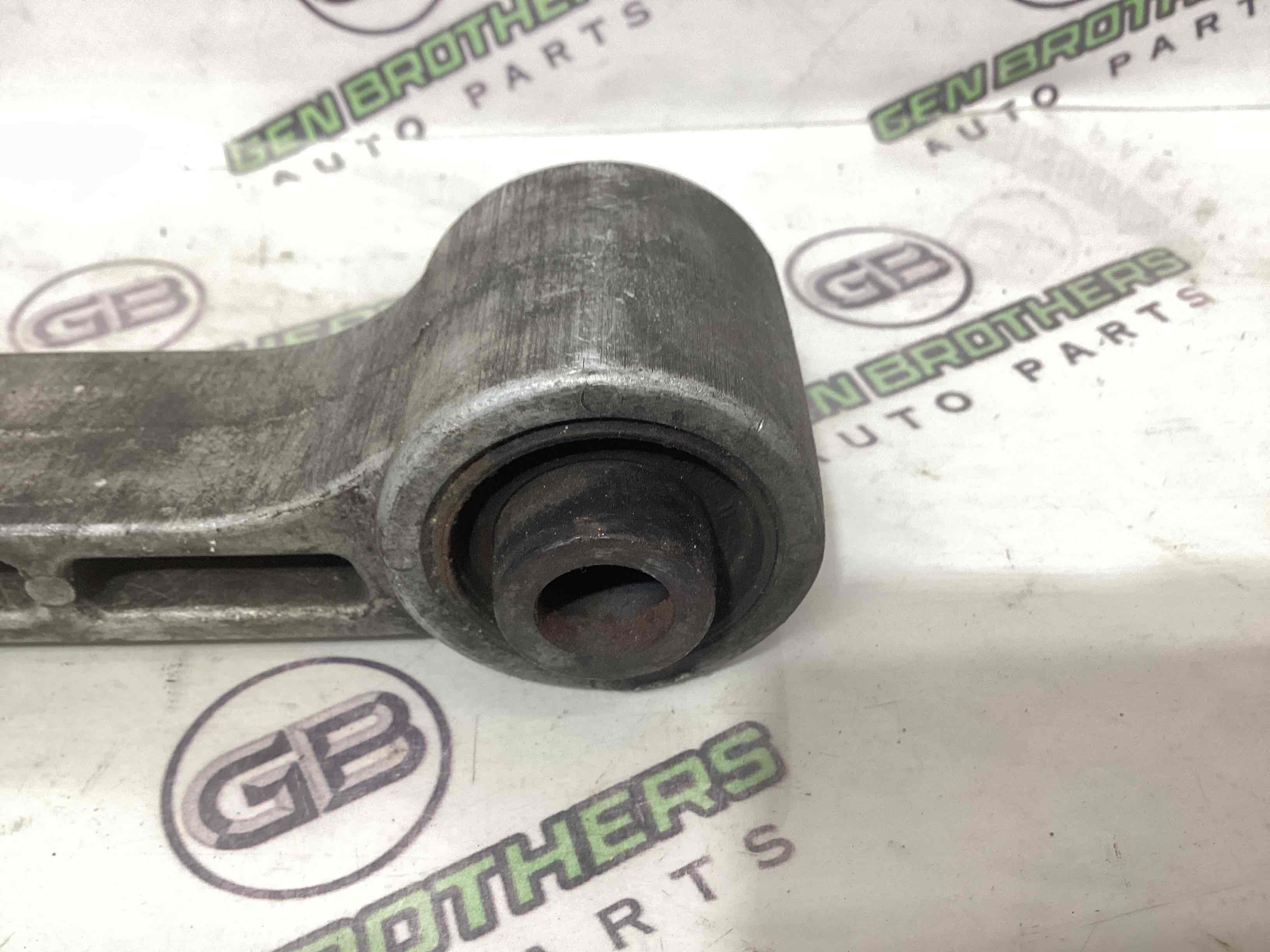 Подушка кріплення двигуна