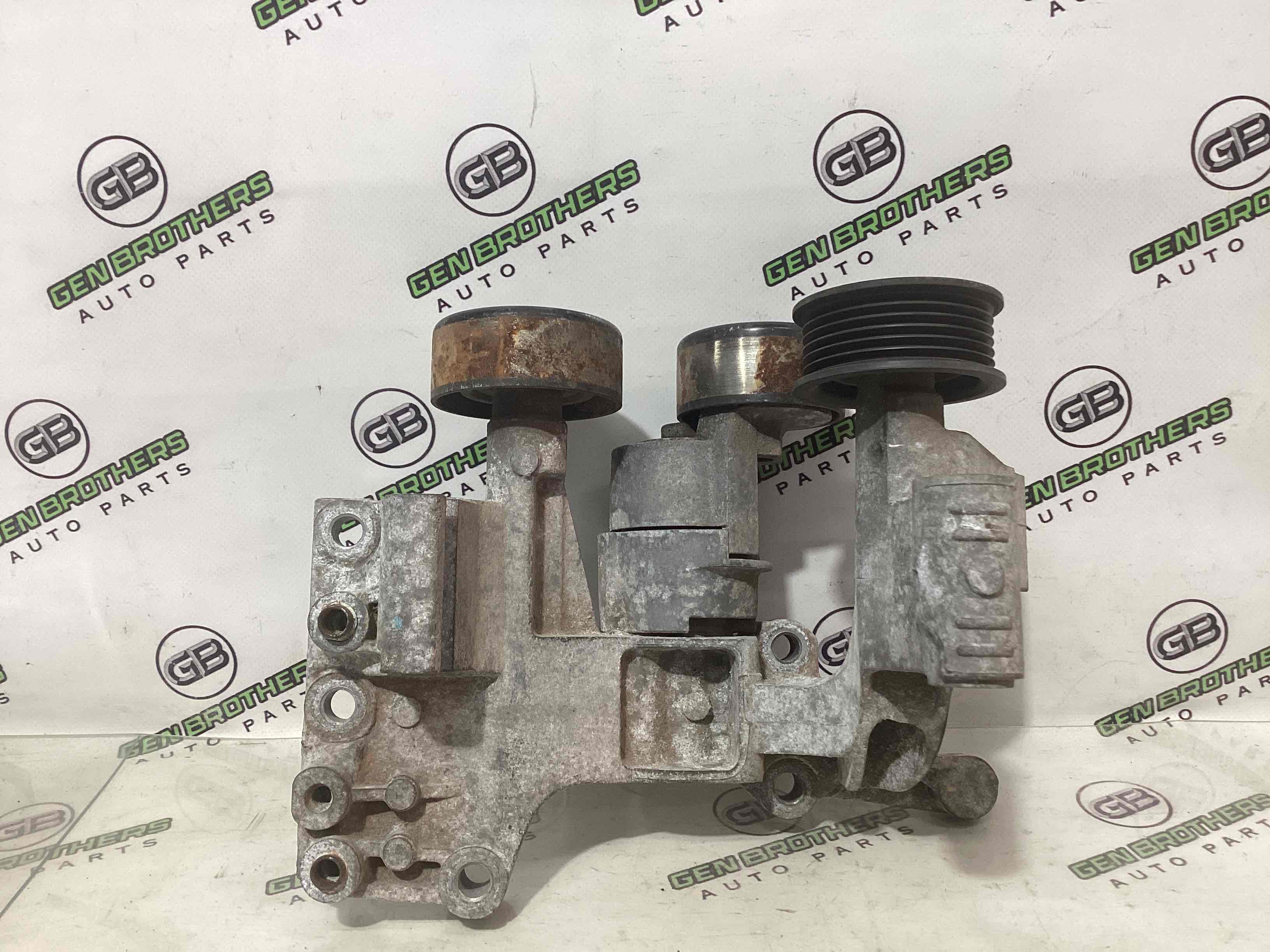 Генератор, кронштейн генератора