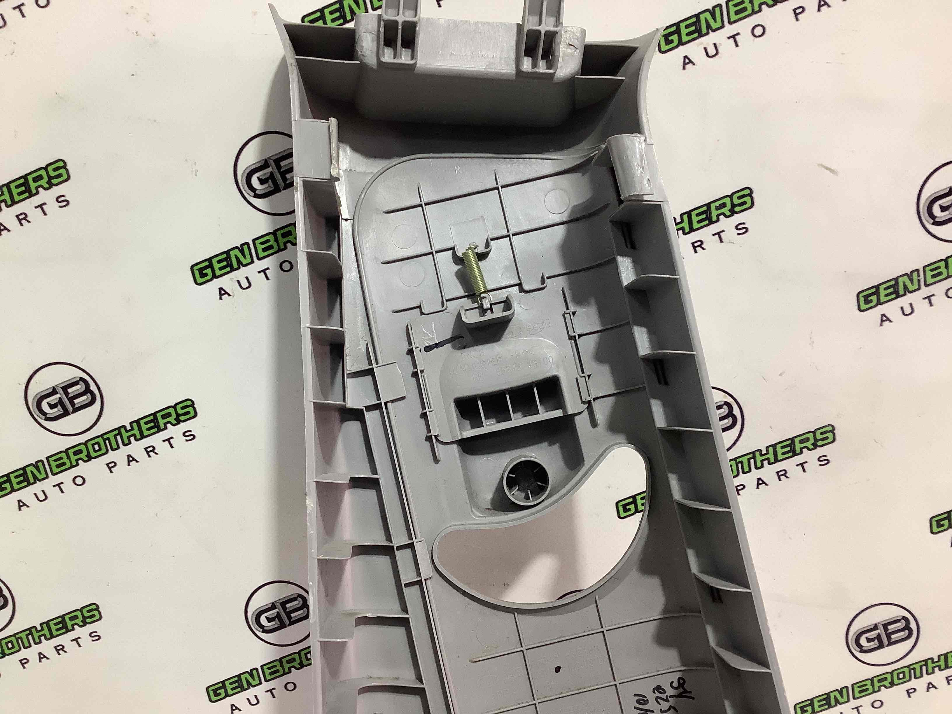 Обшивка центральної стійки права