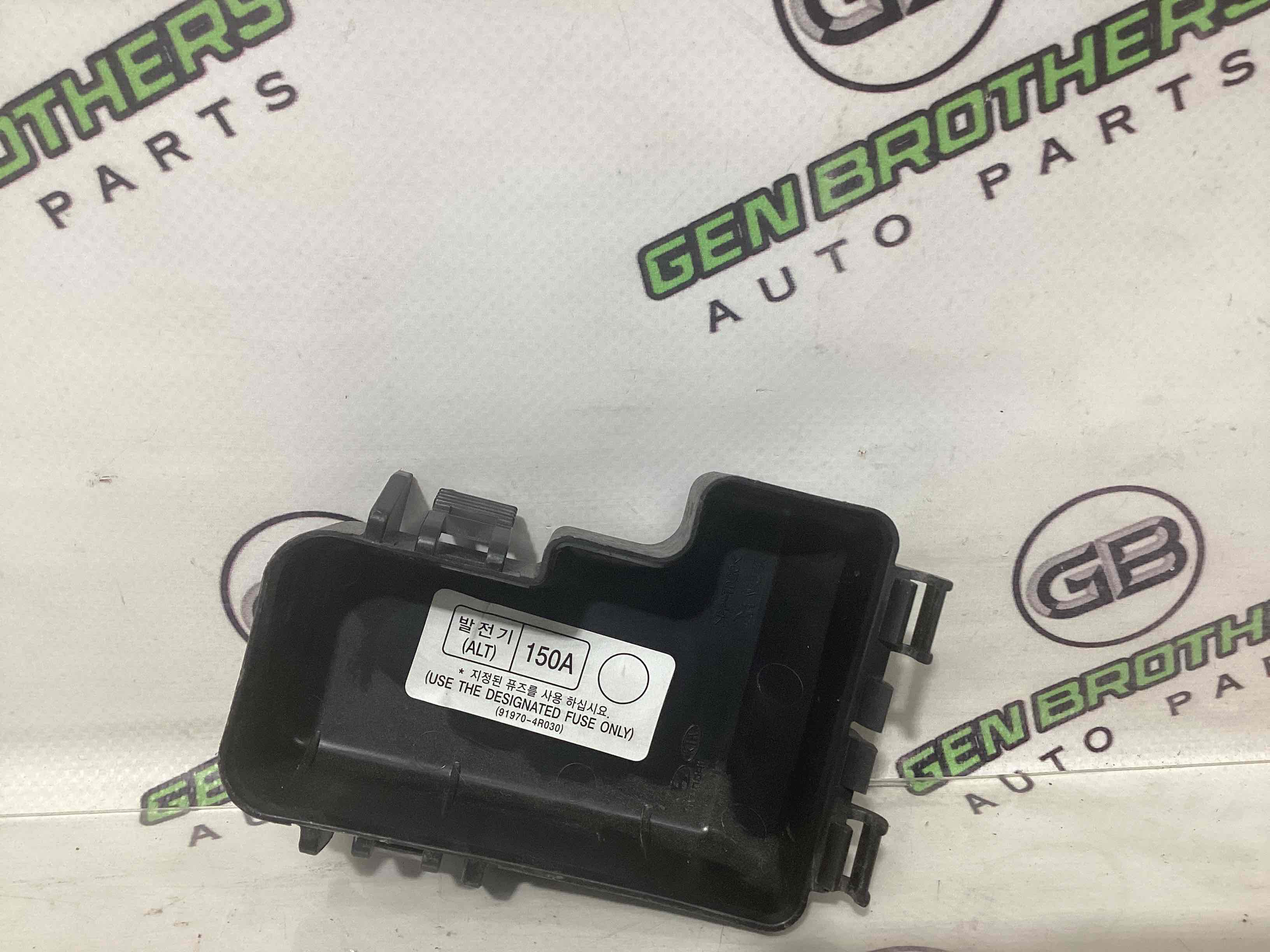 Пластик моторного відсіку