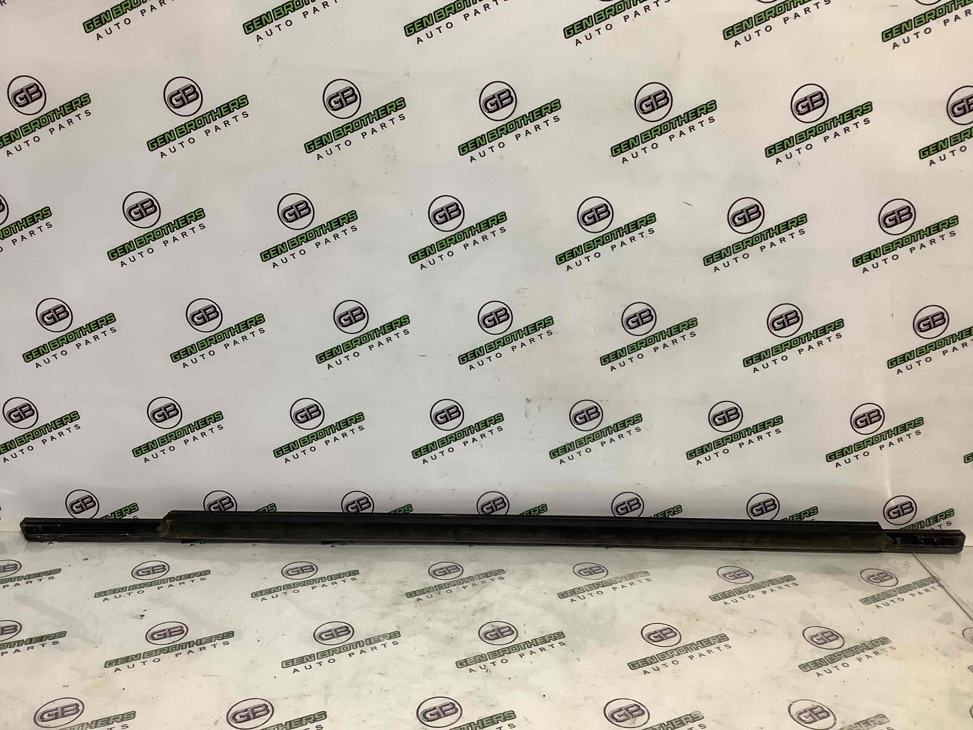 Молдинг двері задньої правої