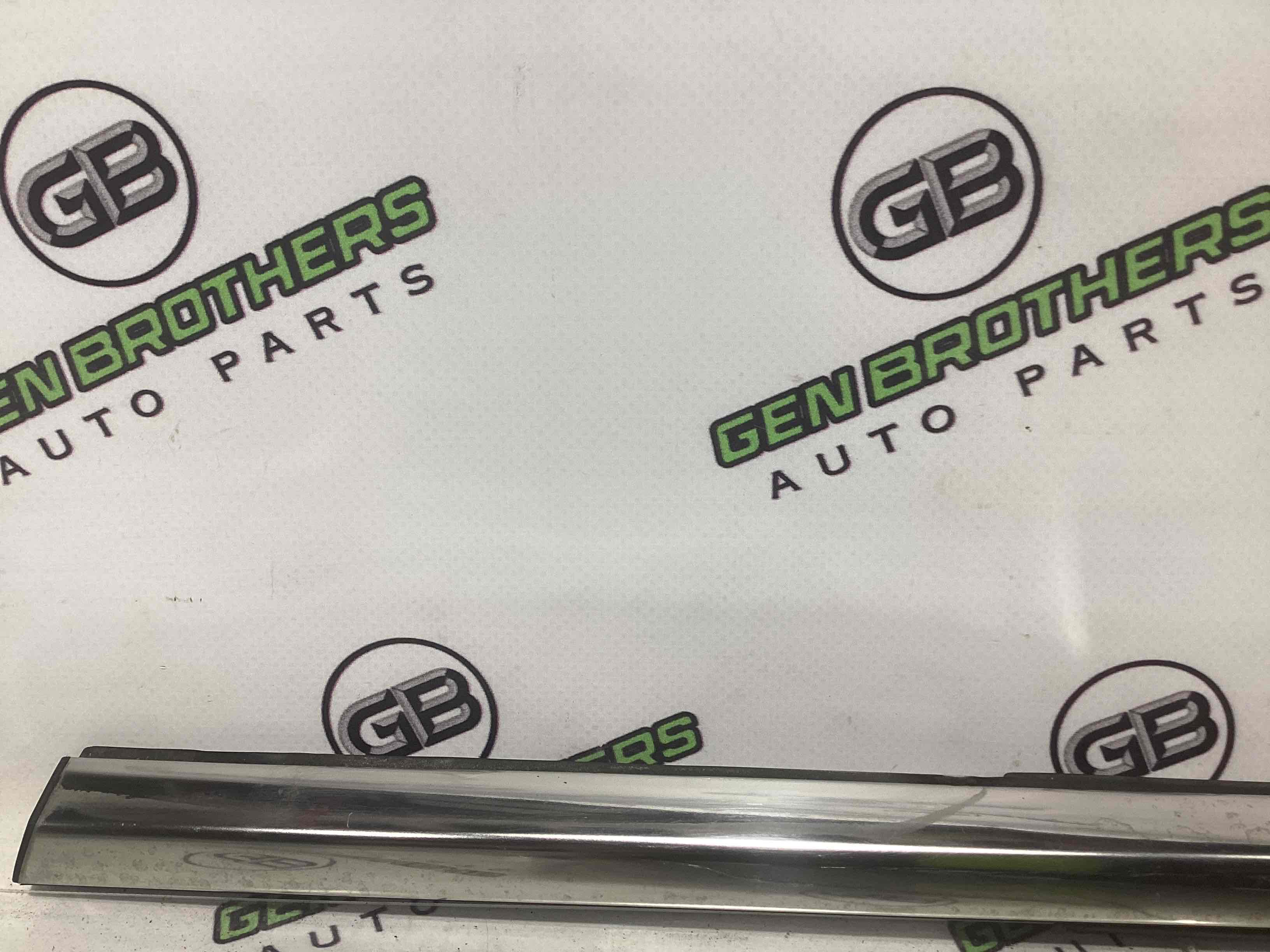 Молдинг двері передньої лівої