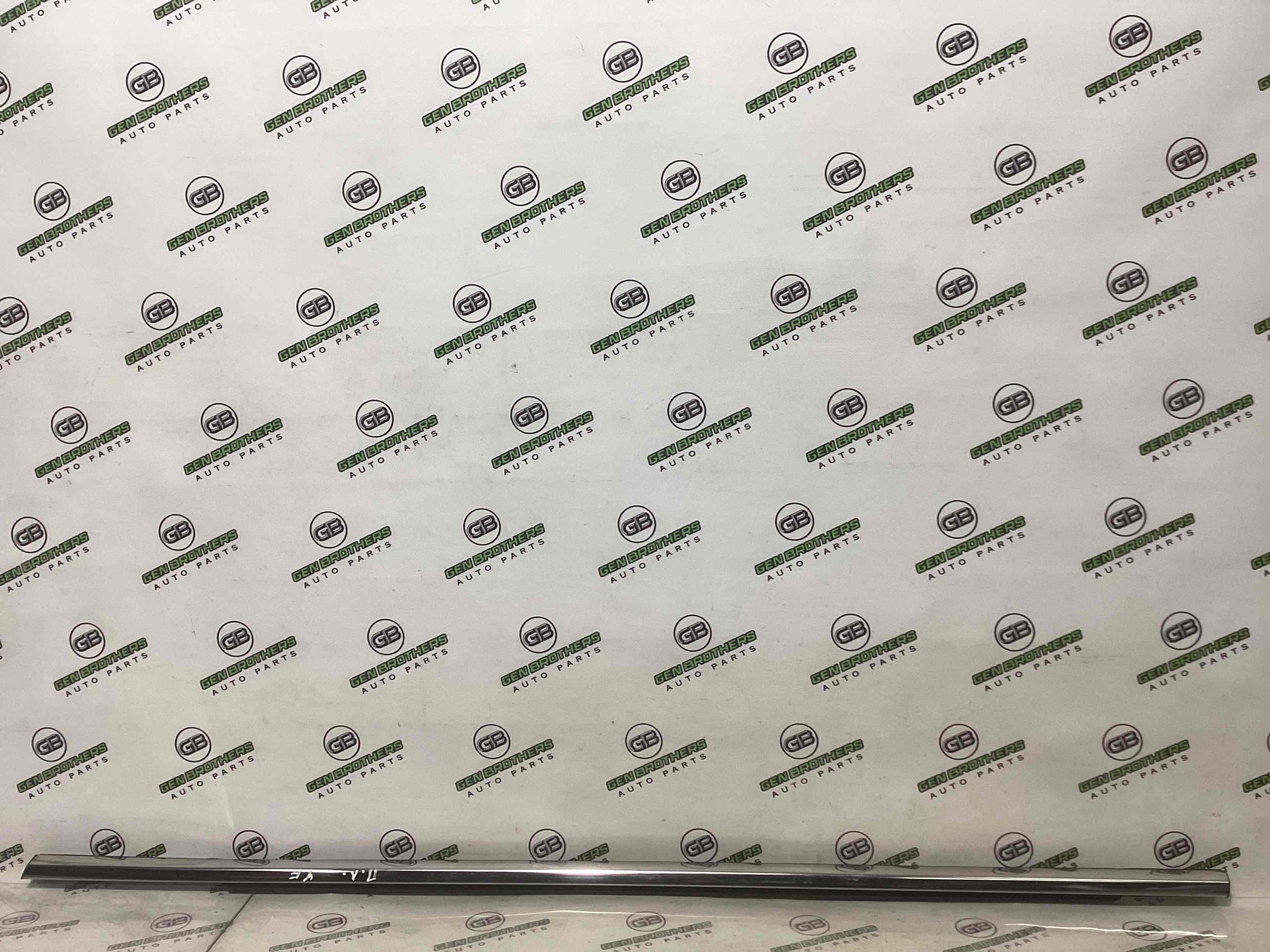 Молдинг двері передньої лівої