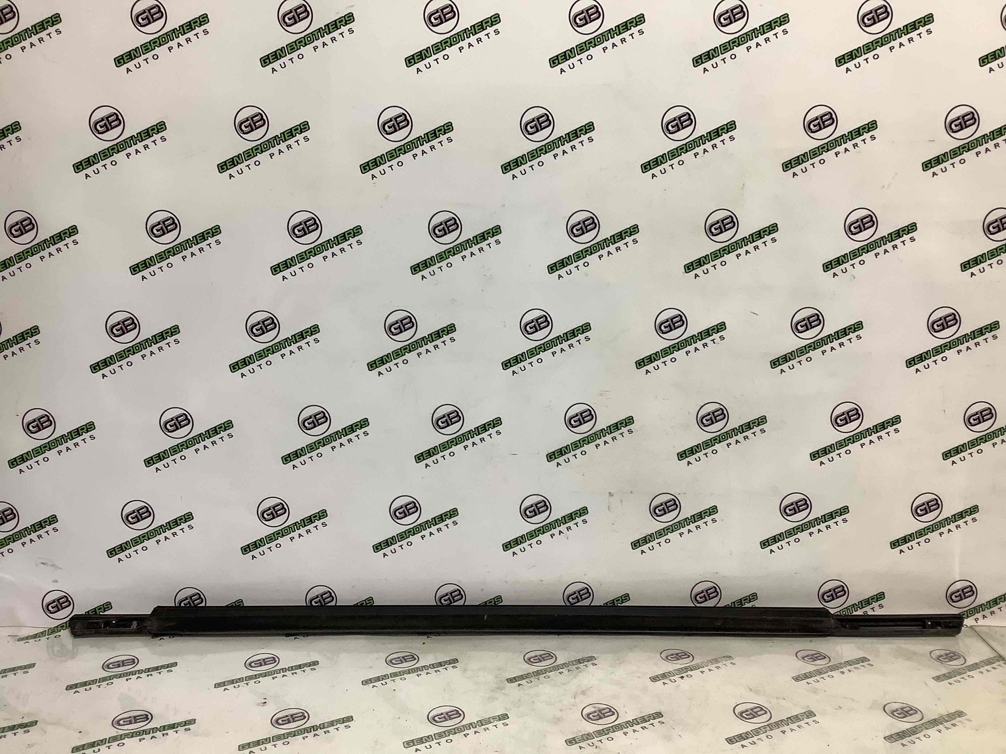 Молдинг двері задньої лівої