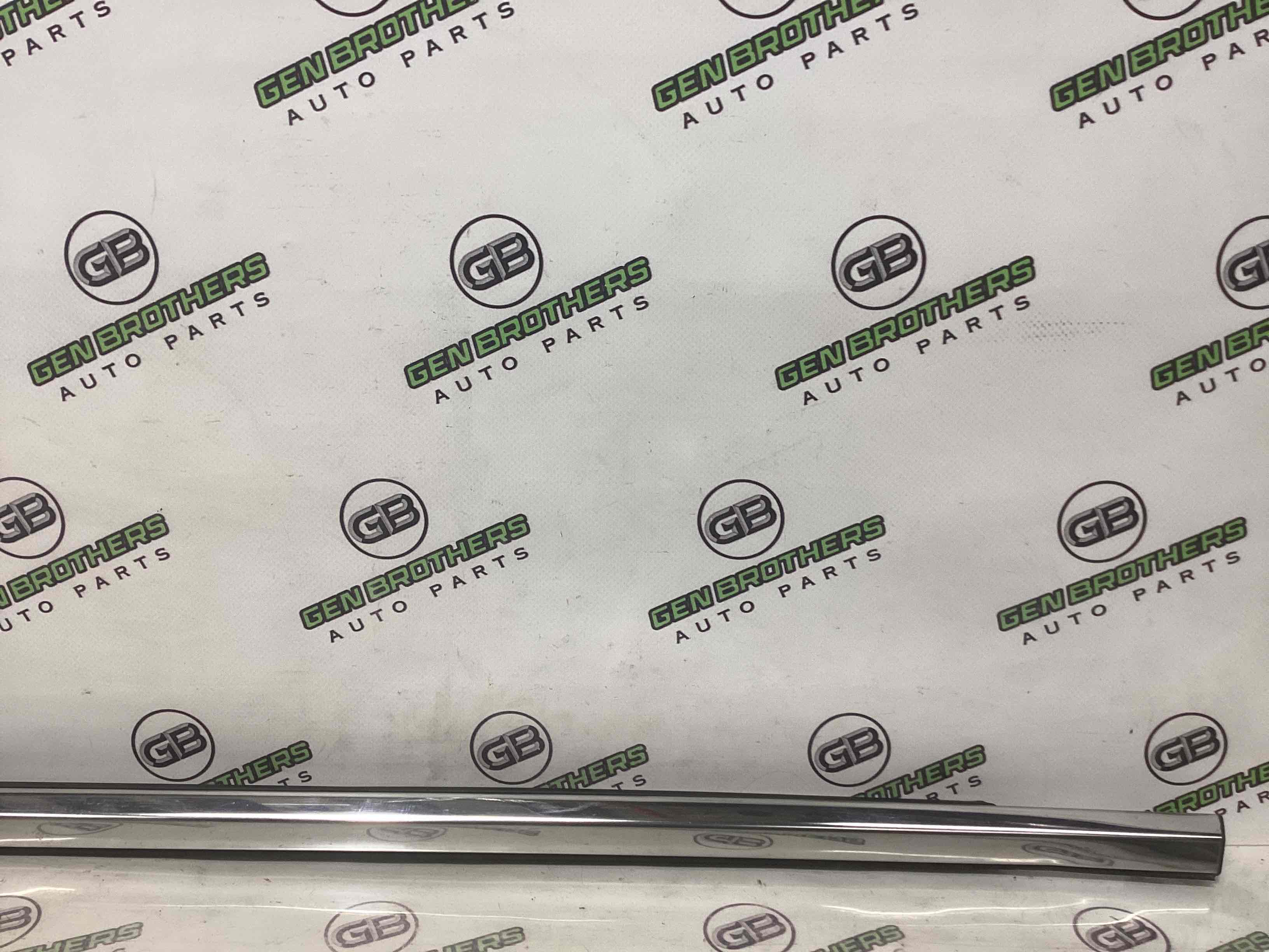 Молдинг двері задньої лівої