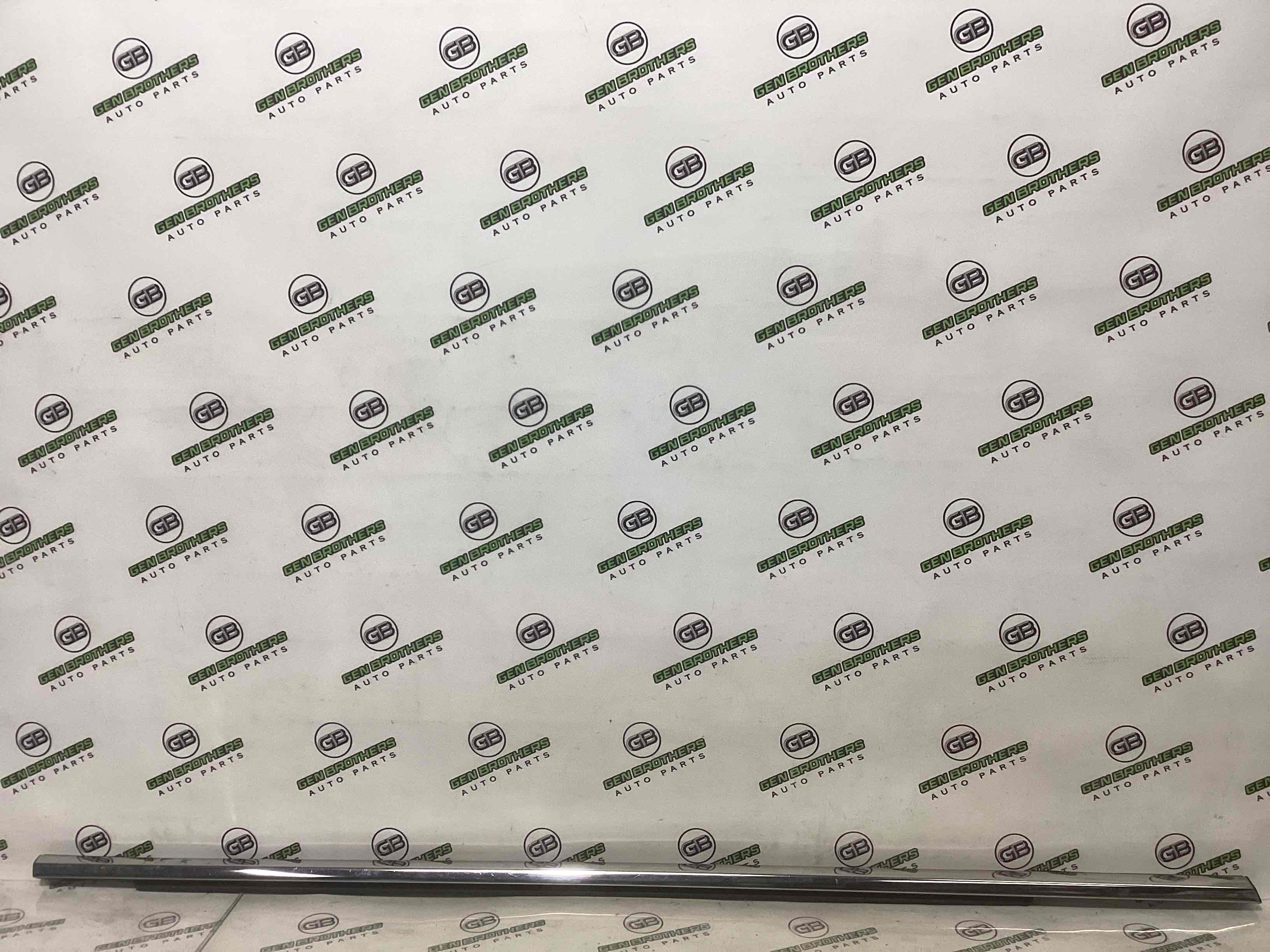 Молдинг двері передньої правої