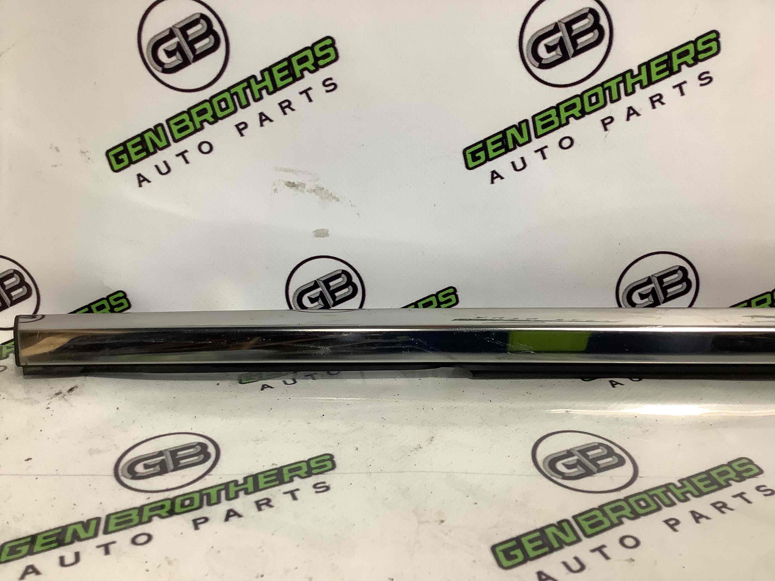 Молдинг двері передньої правої