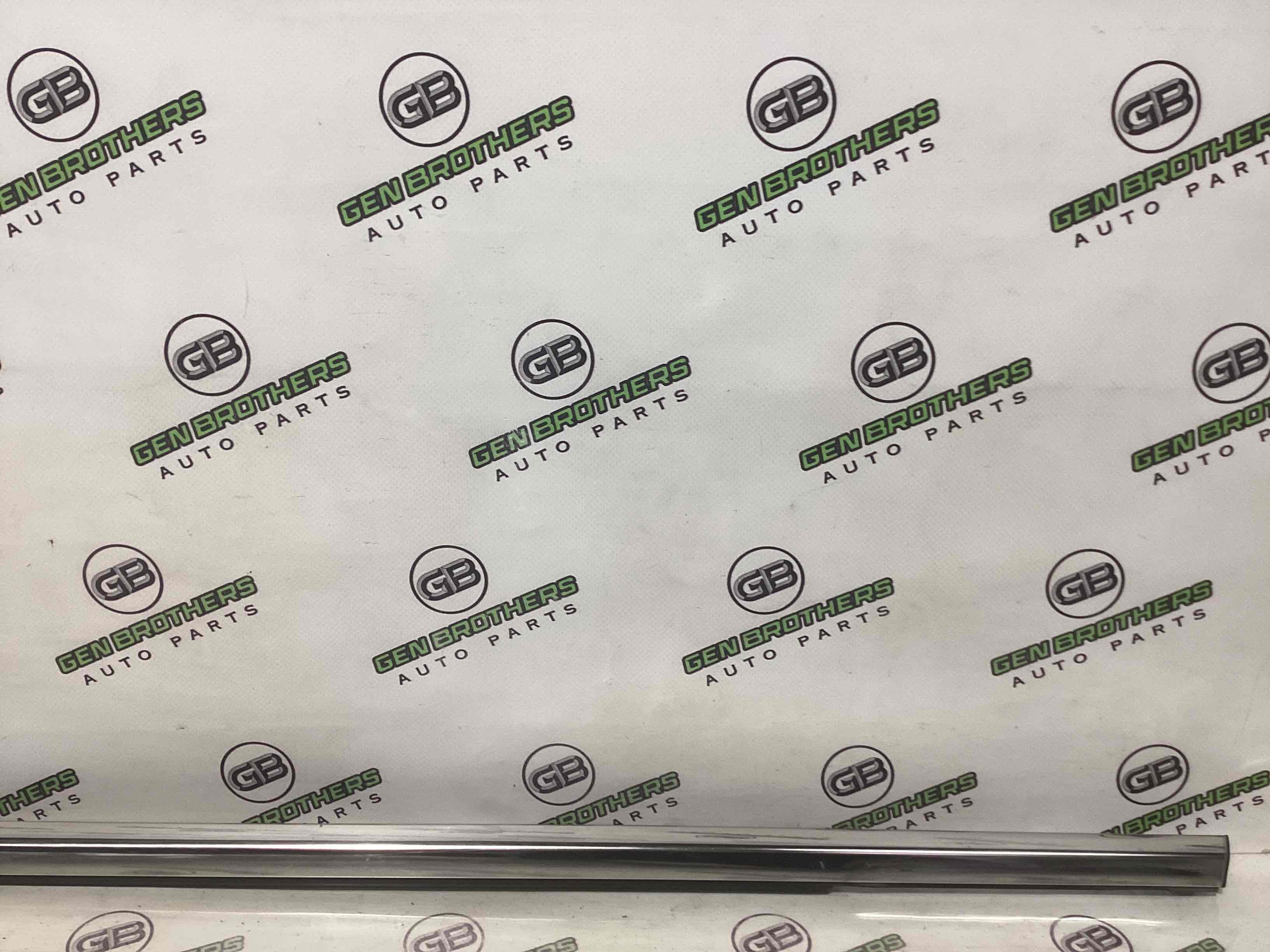 Молдинг двері передньої лівої