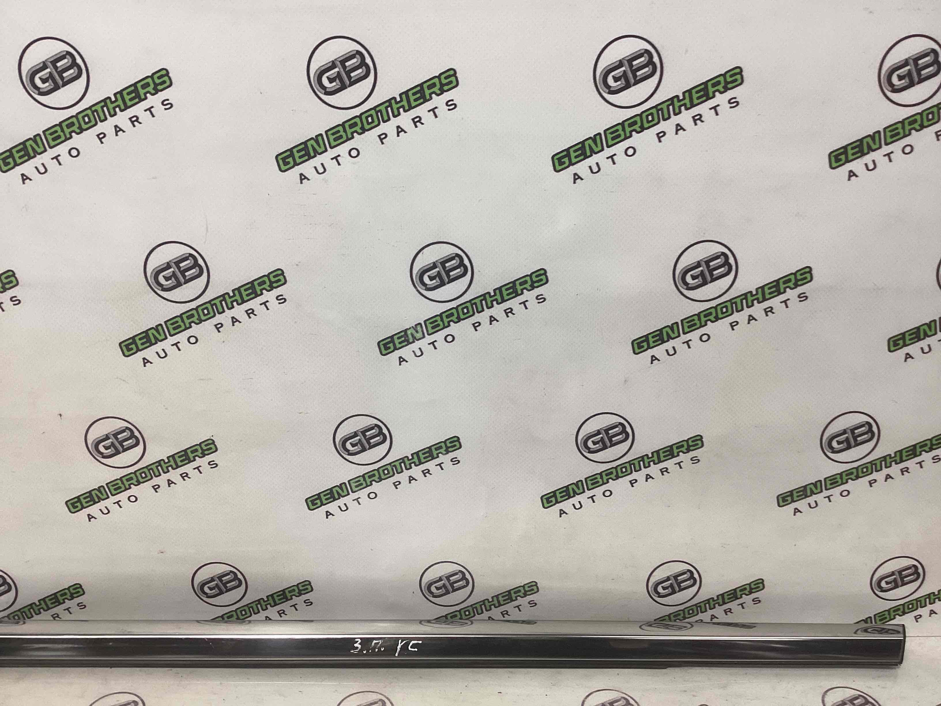 Молдинг двері задньої правої