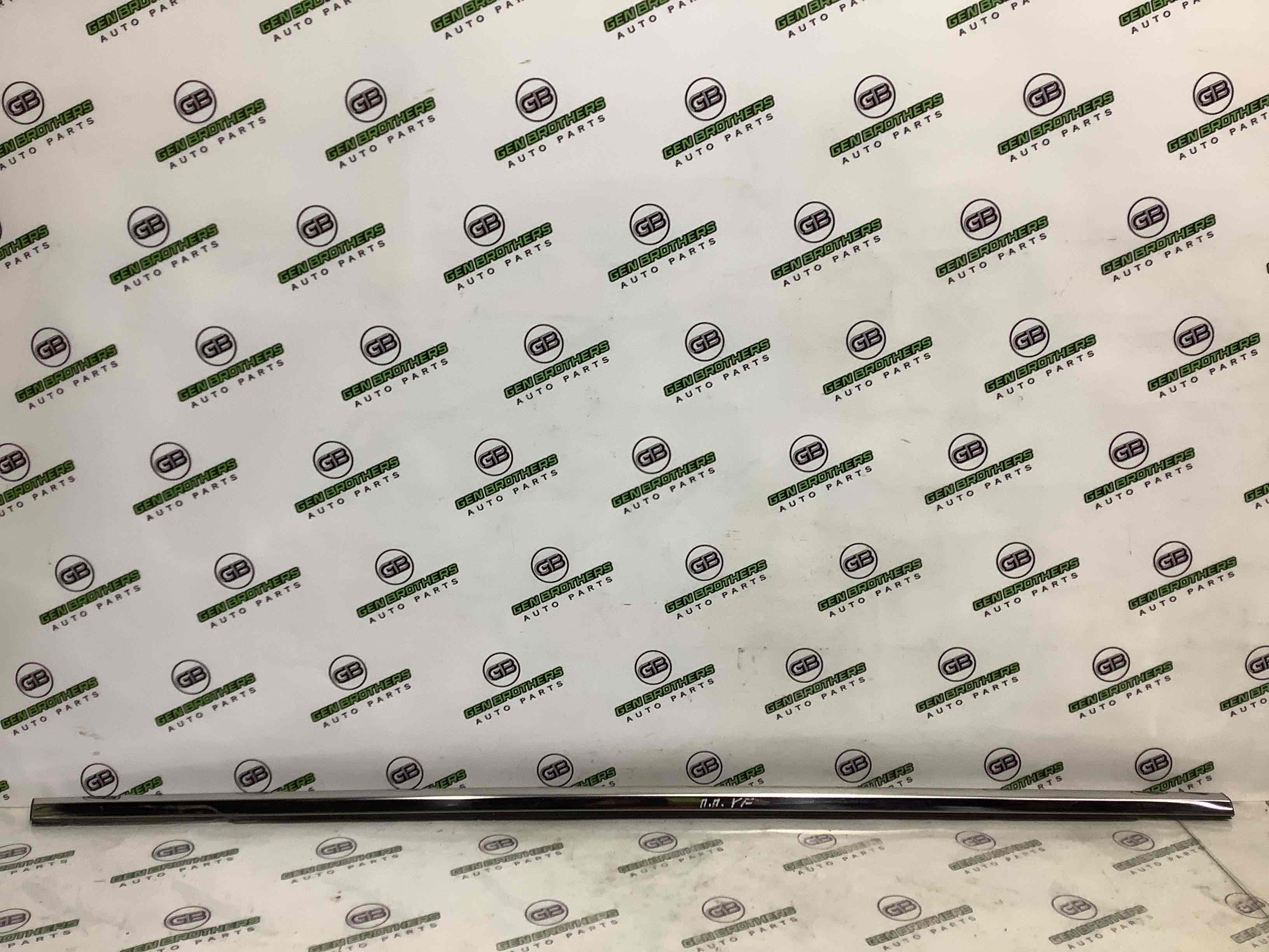 Молдинг двері передньої правої