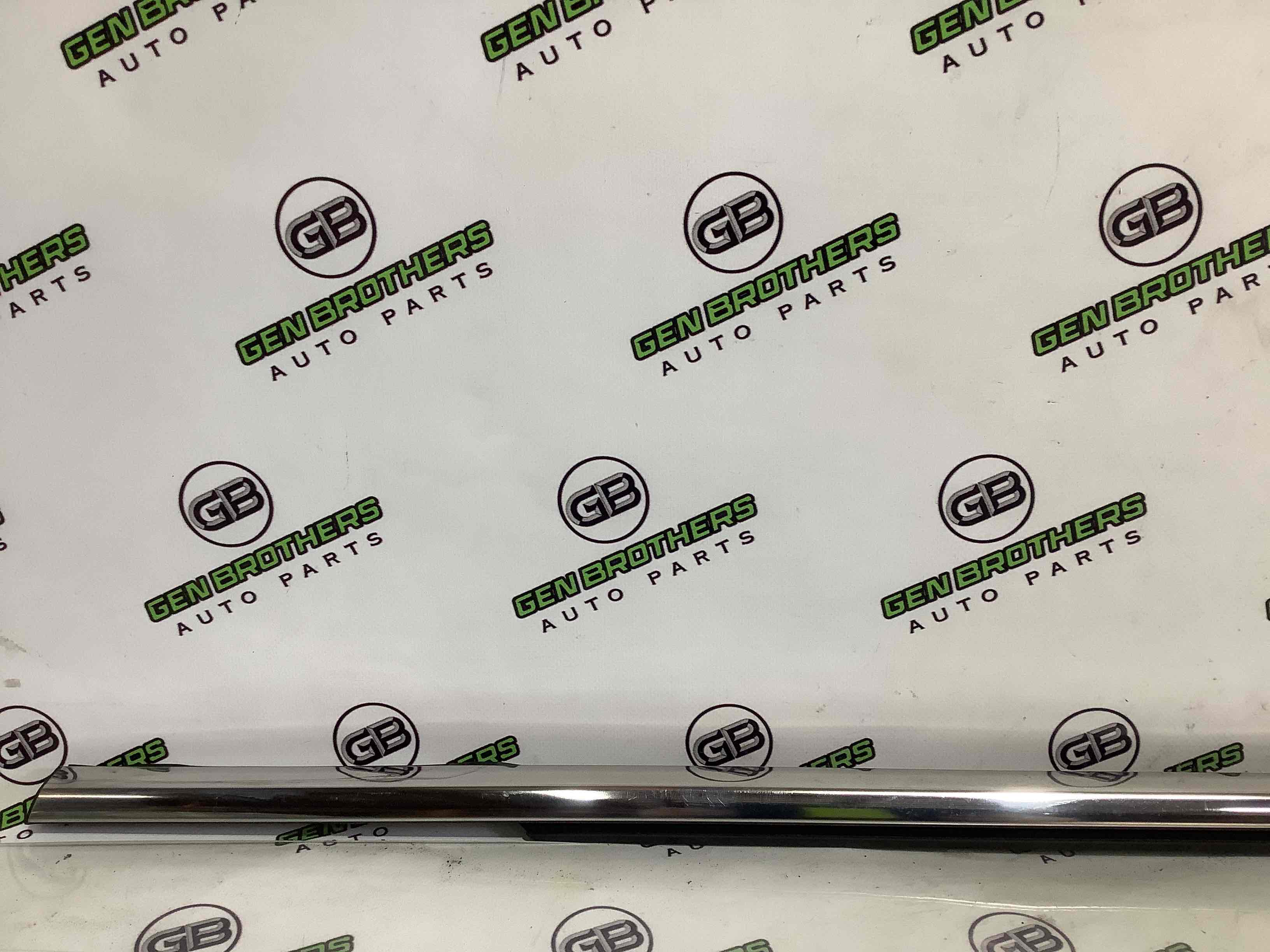 Молдинг двері передньої лівої