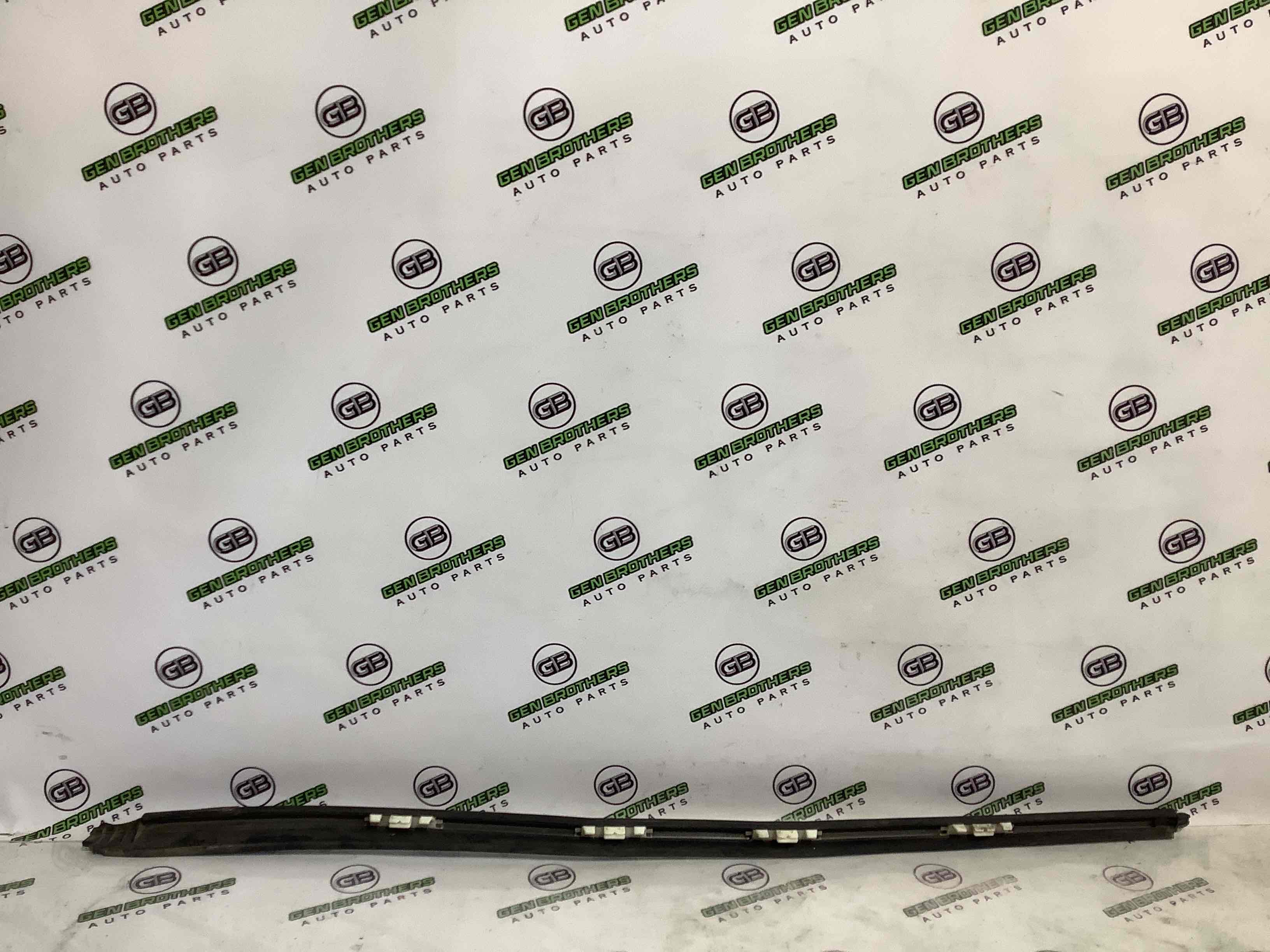 Молдинг лобового скла