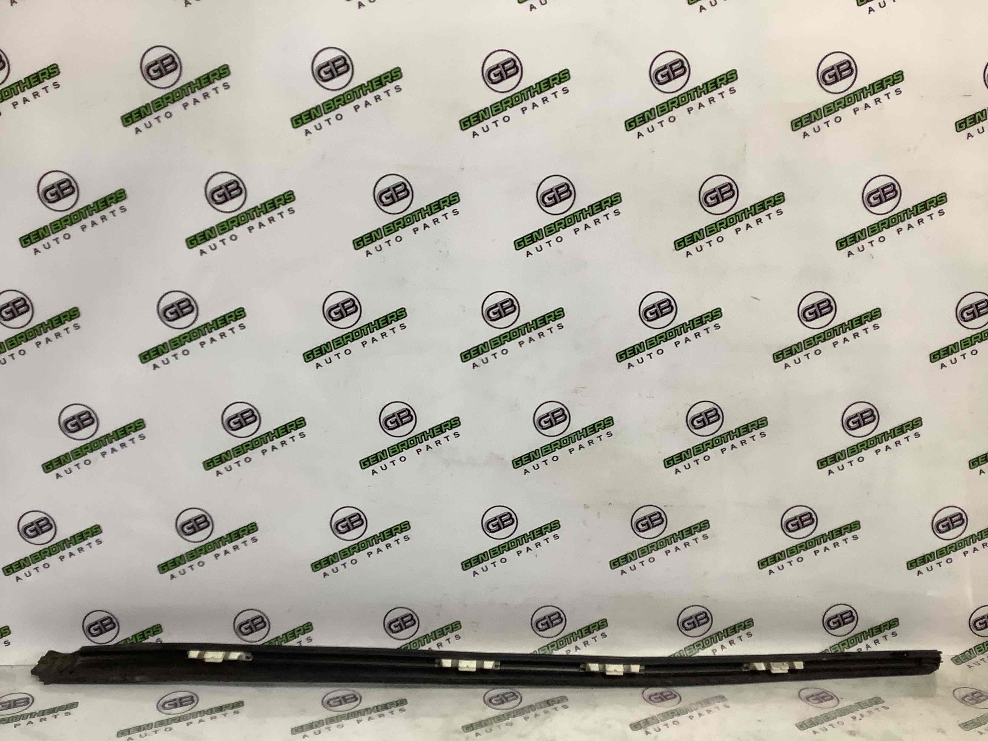 Молдинг лобового скла