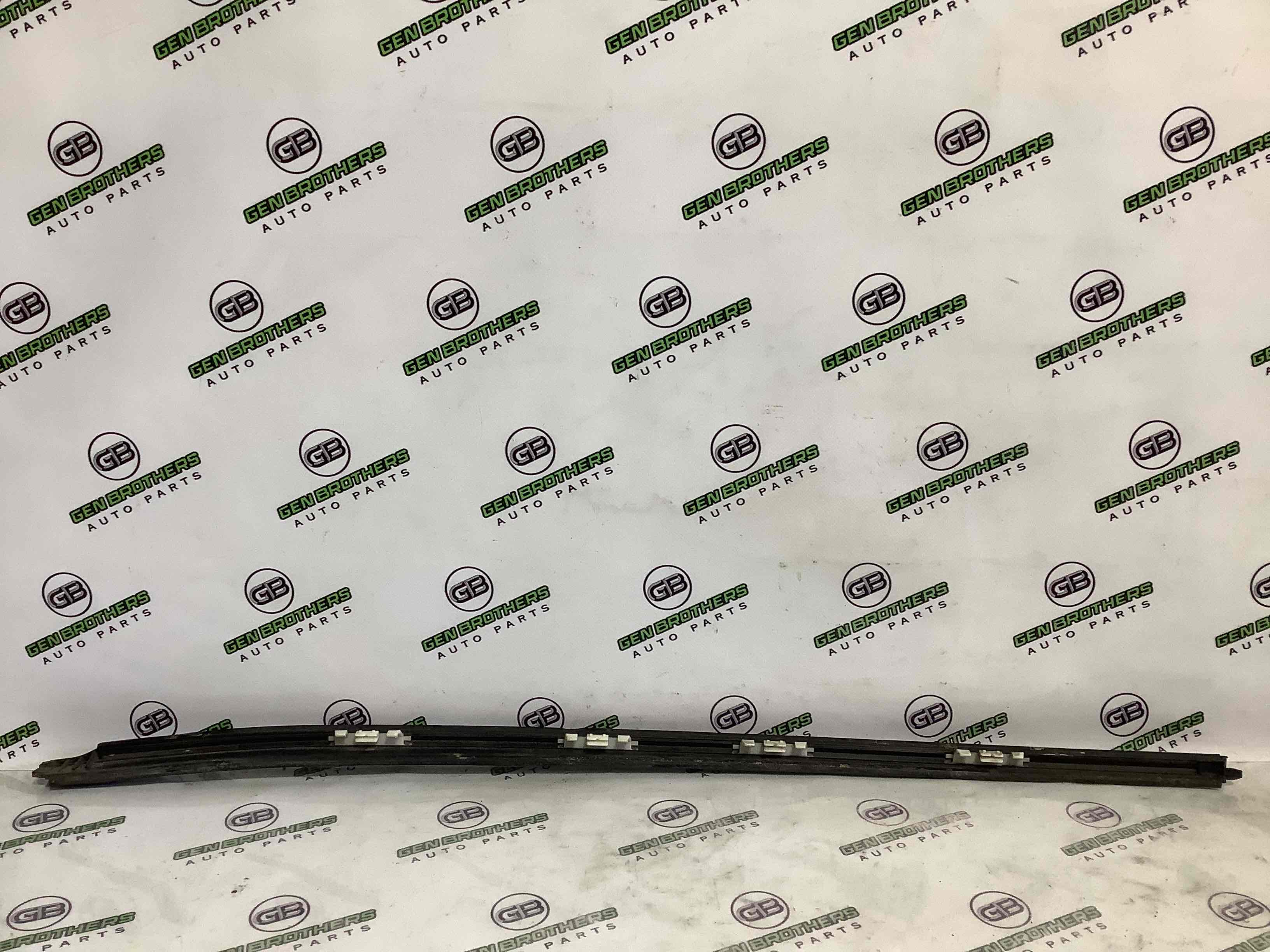 Молдинг лобового скла