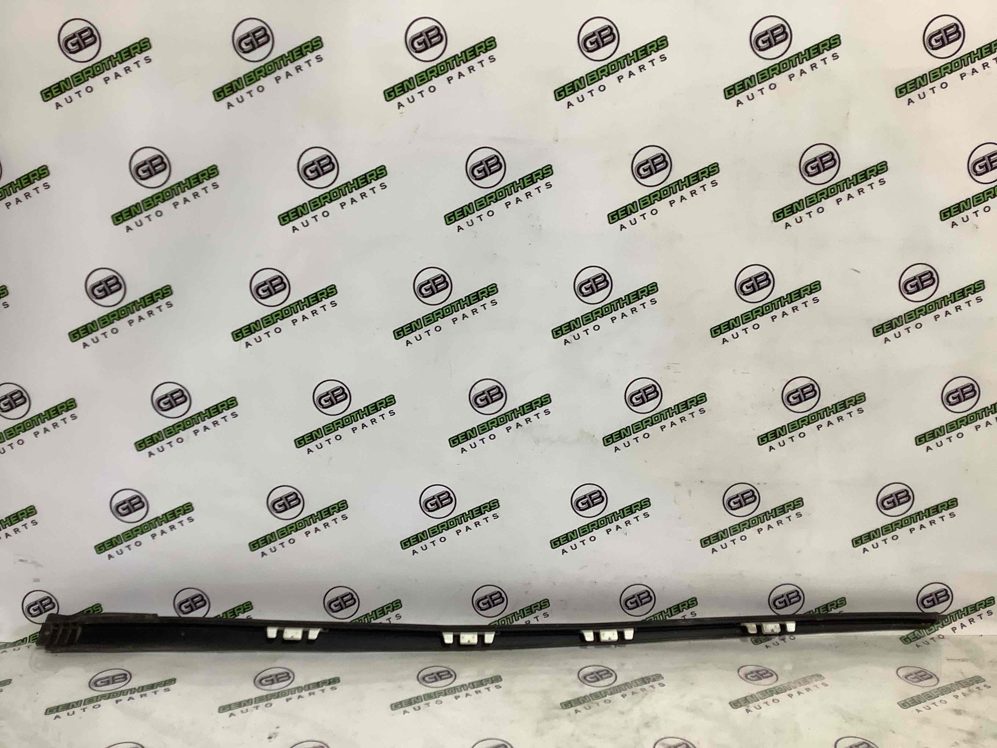 Молдинг лобового скла