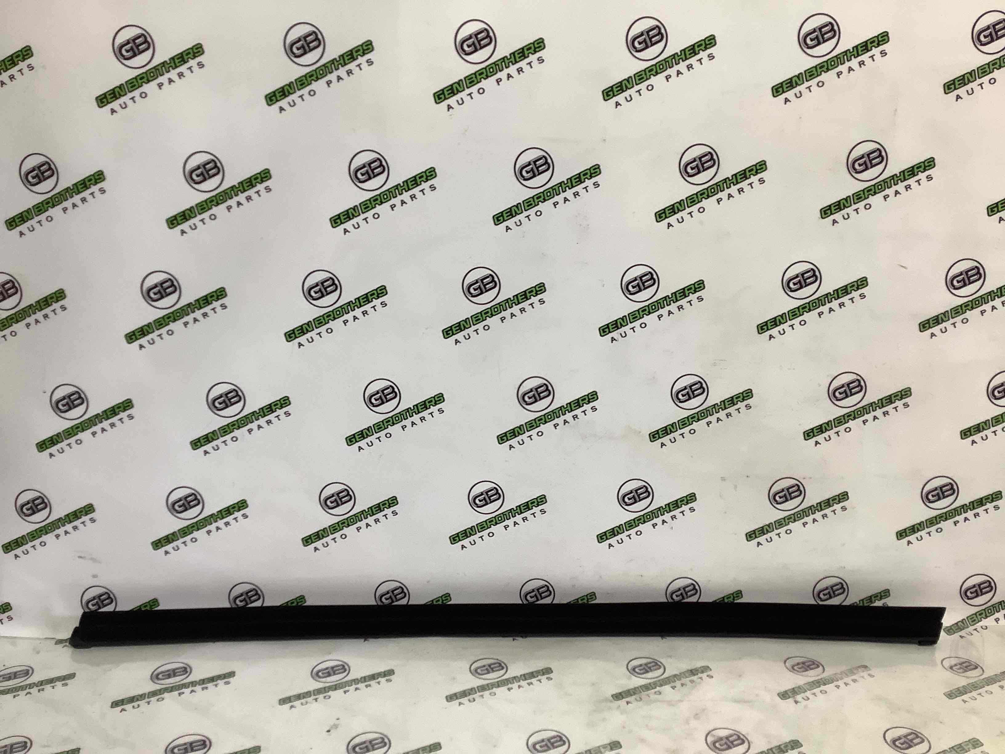 Молдинг двері передньої правої