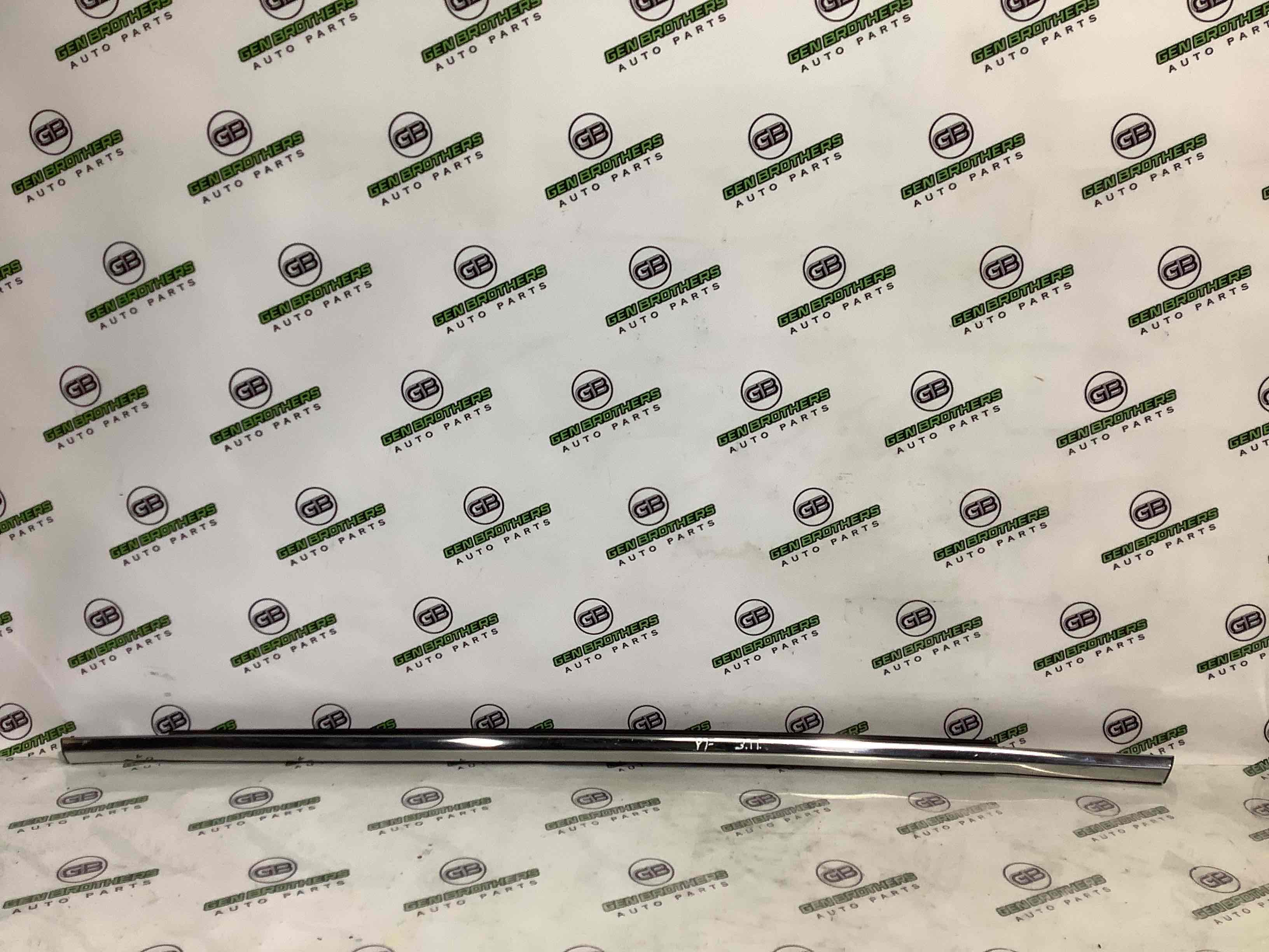 Молдинг двері задньої правої