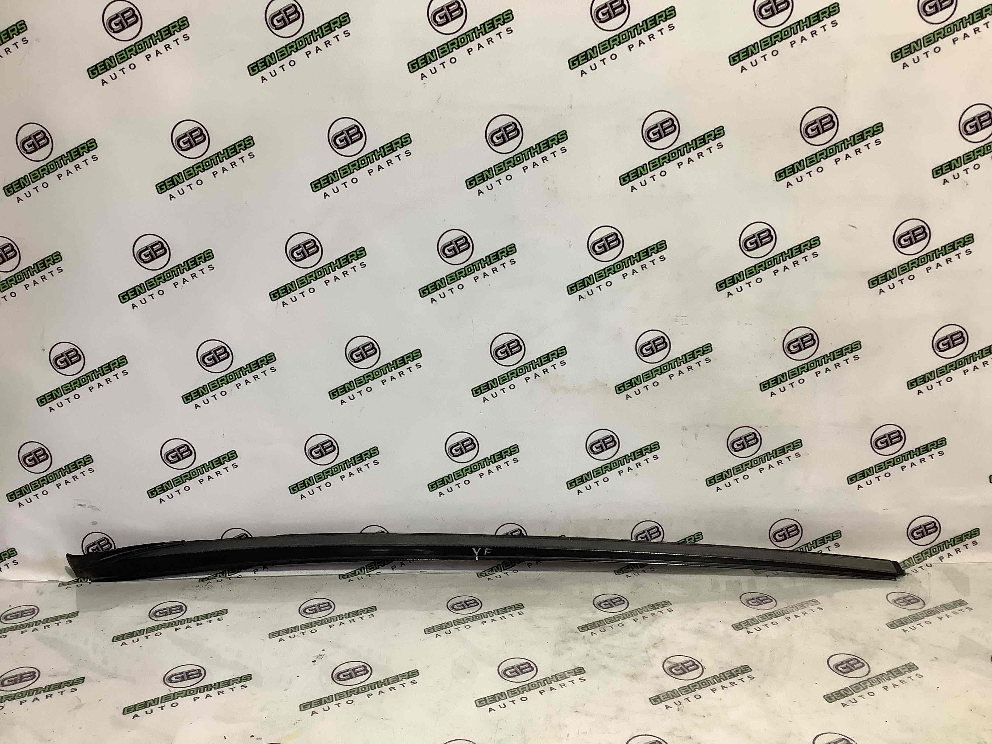 Молдинг лобового скла