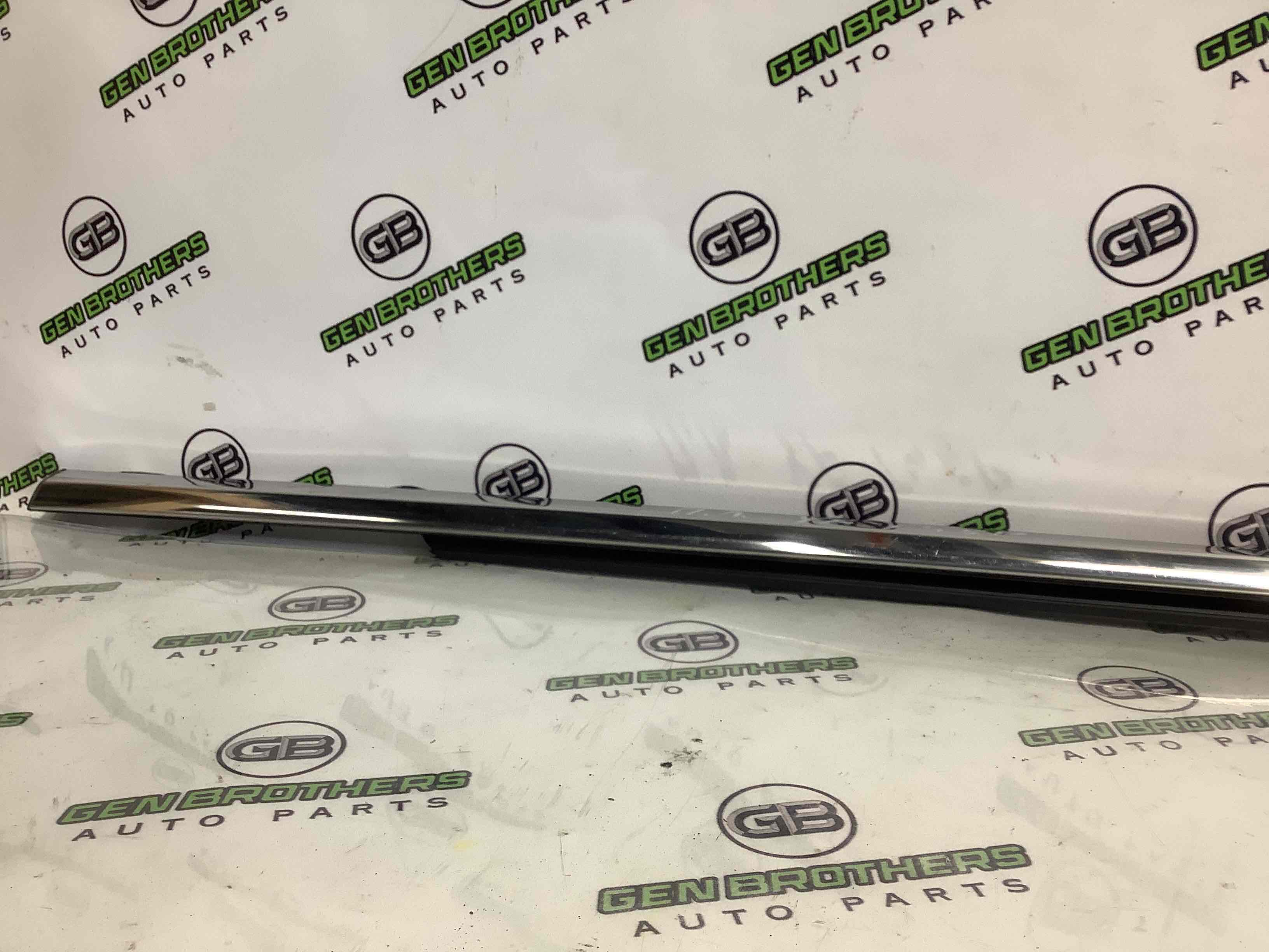 Молдинг двері передньої лівої