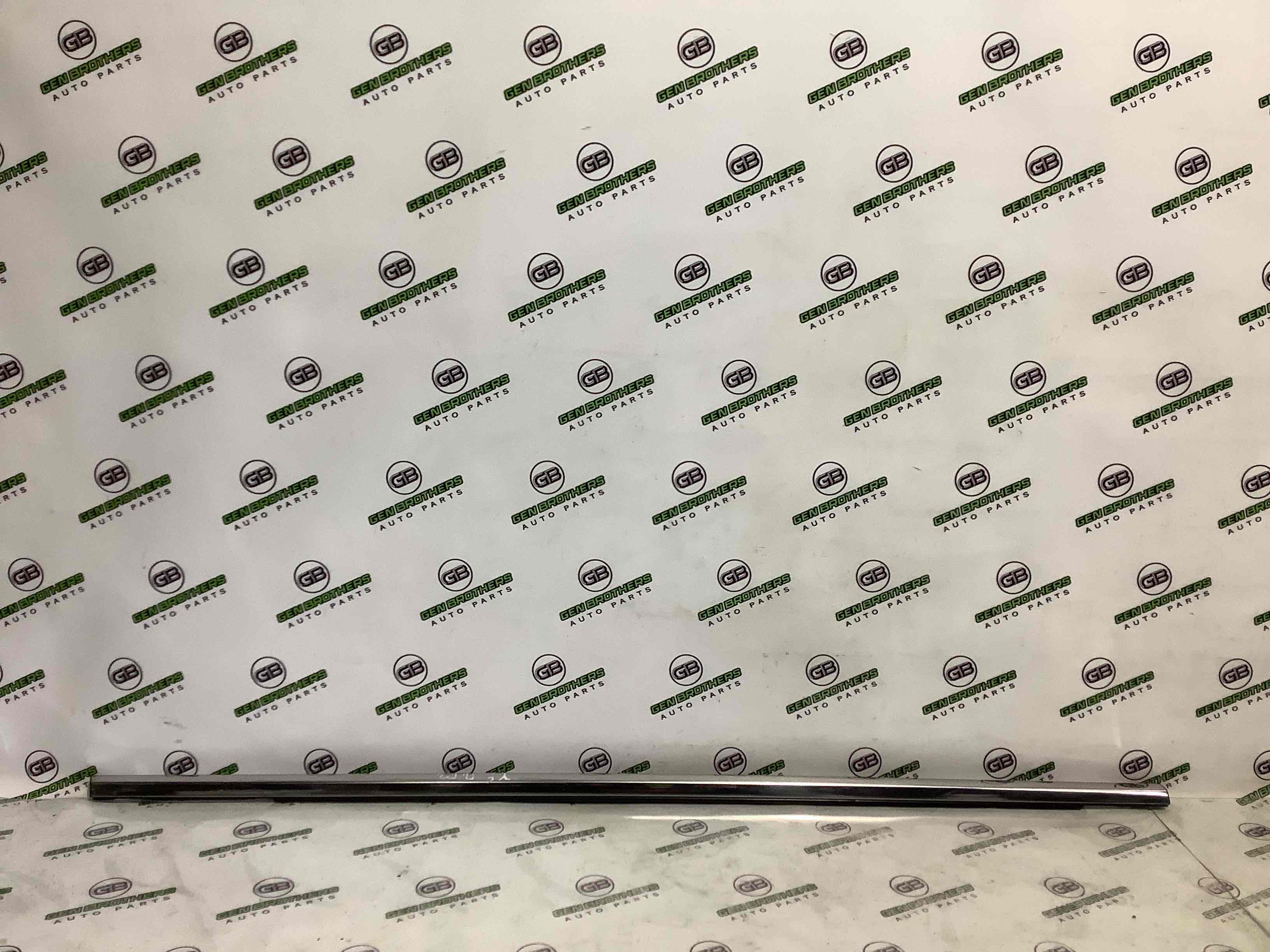 Молдинг двері передньої правої