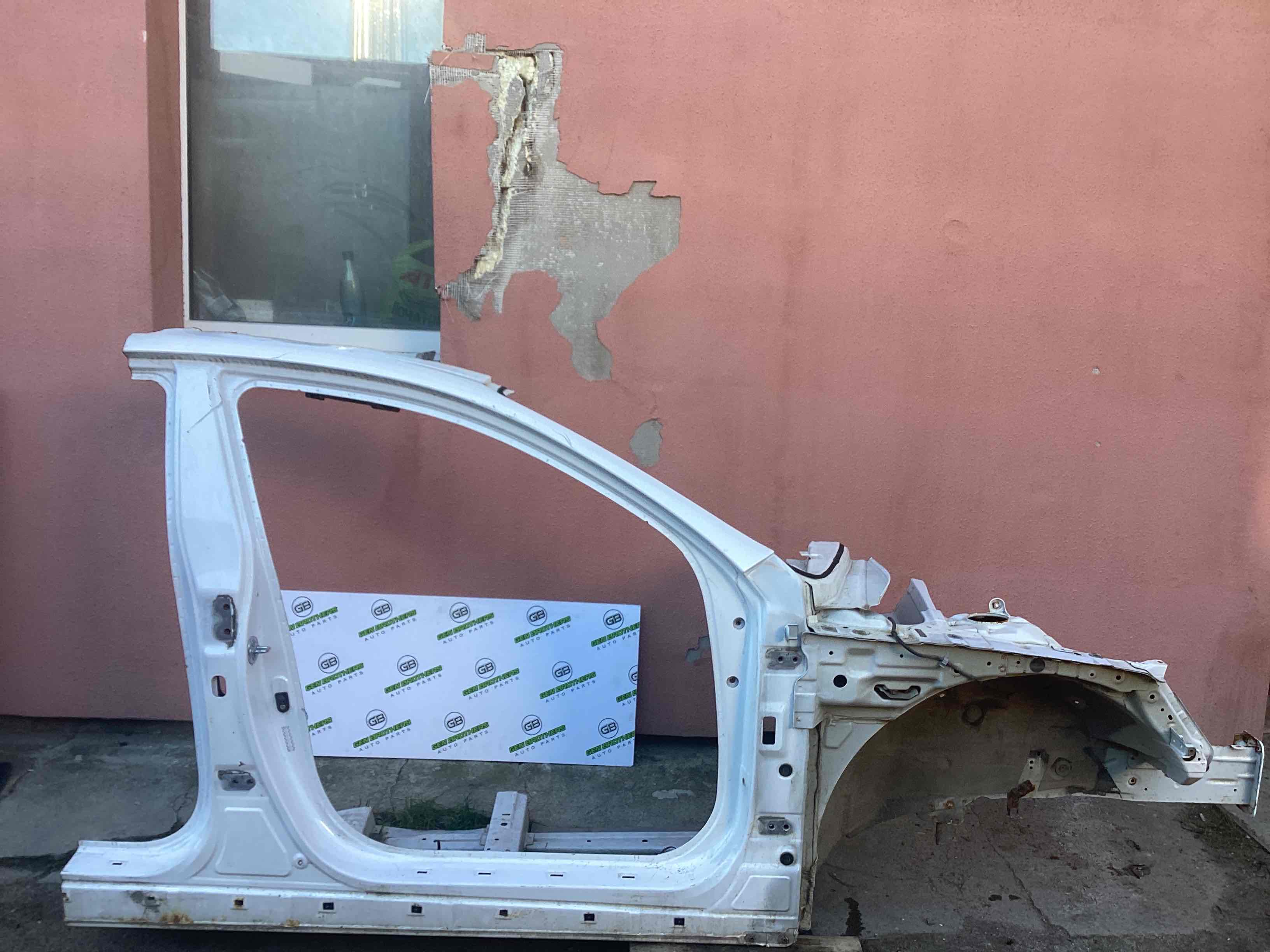 Чверть передня права