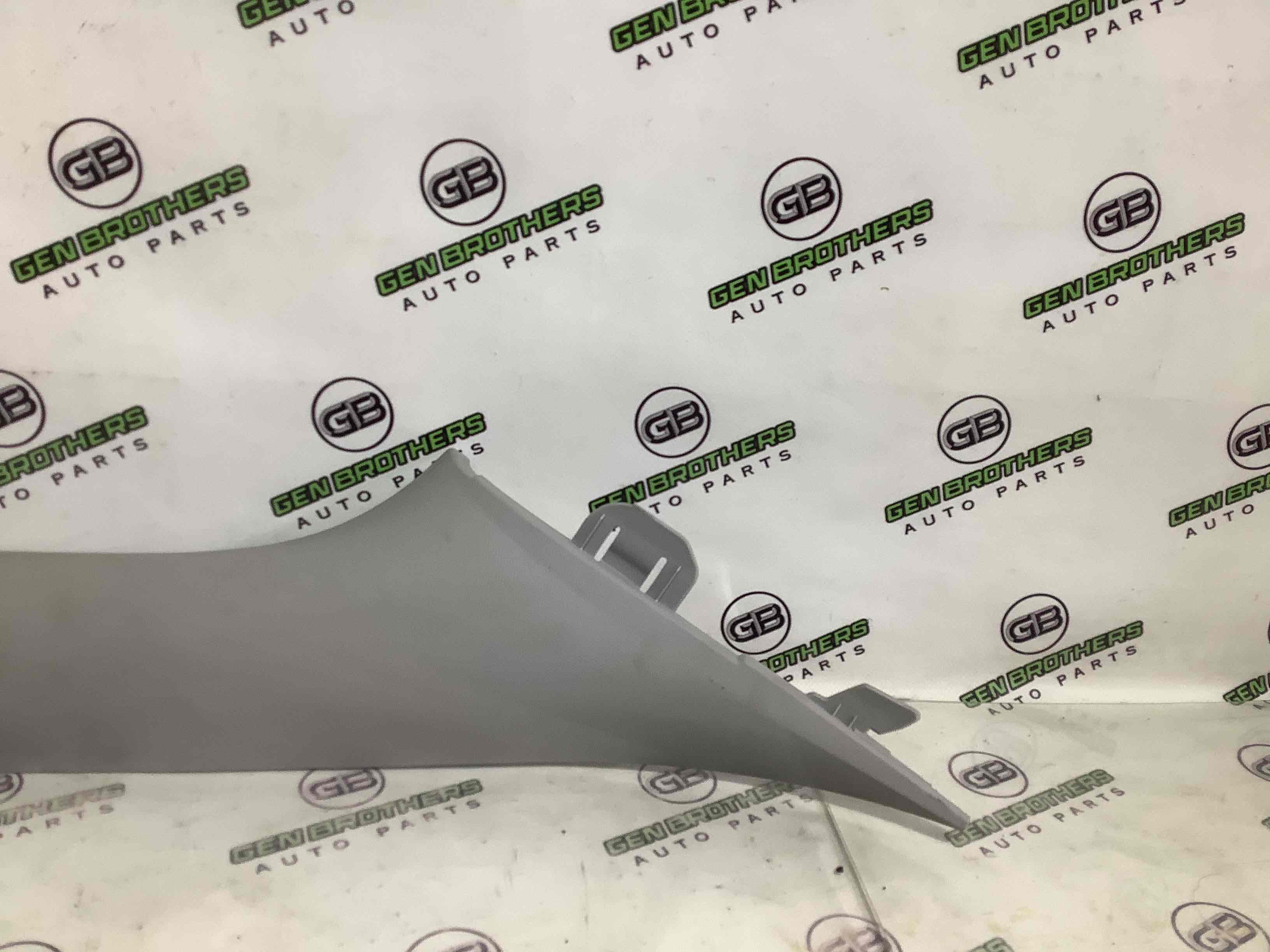 Обшивка передньої стійки права