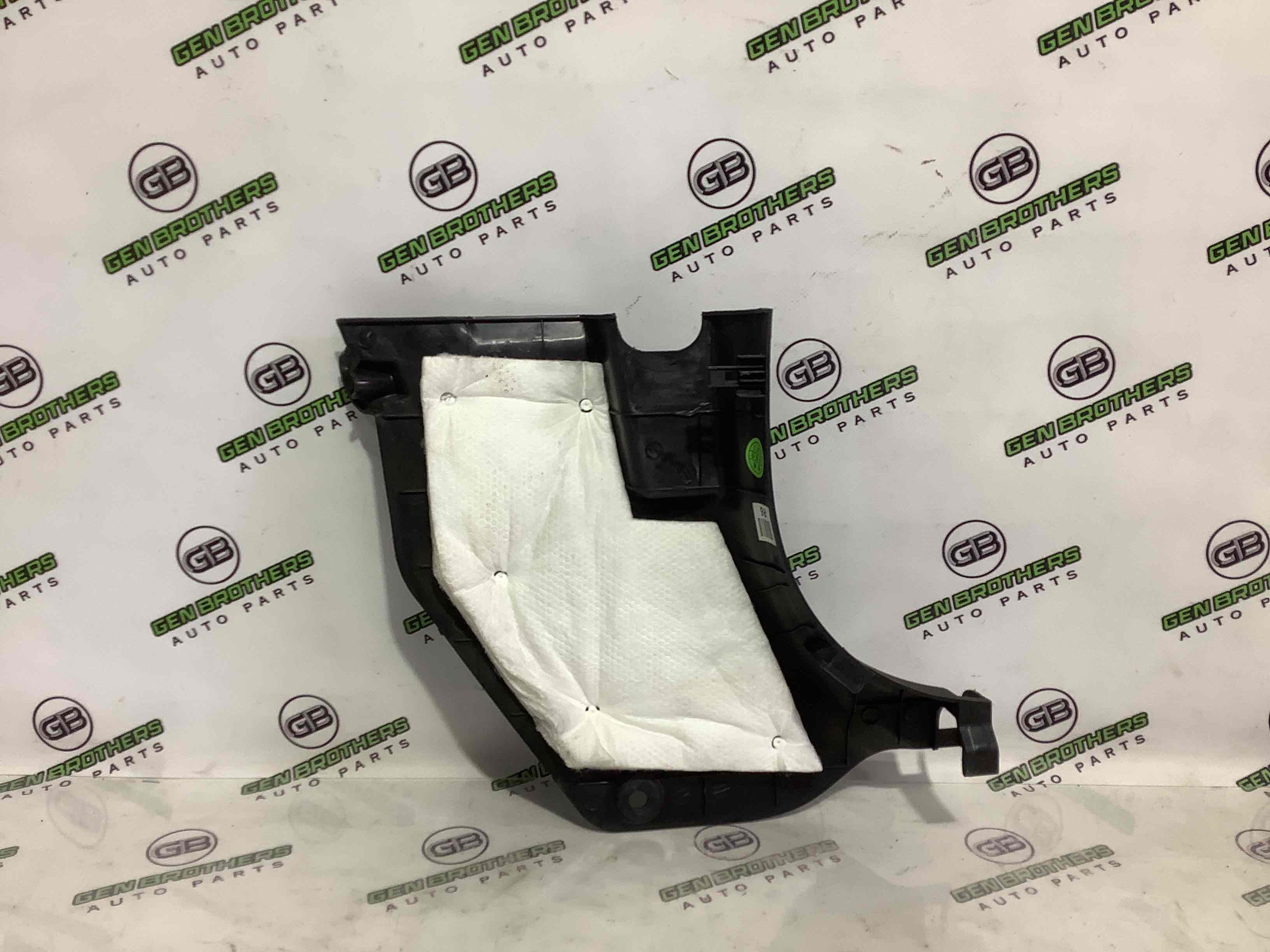 Обшивка передньої стійки ліва