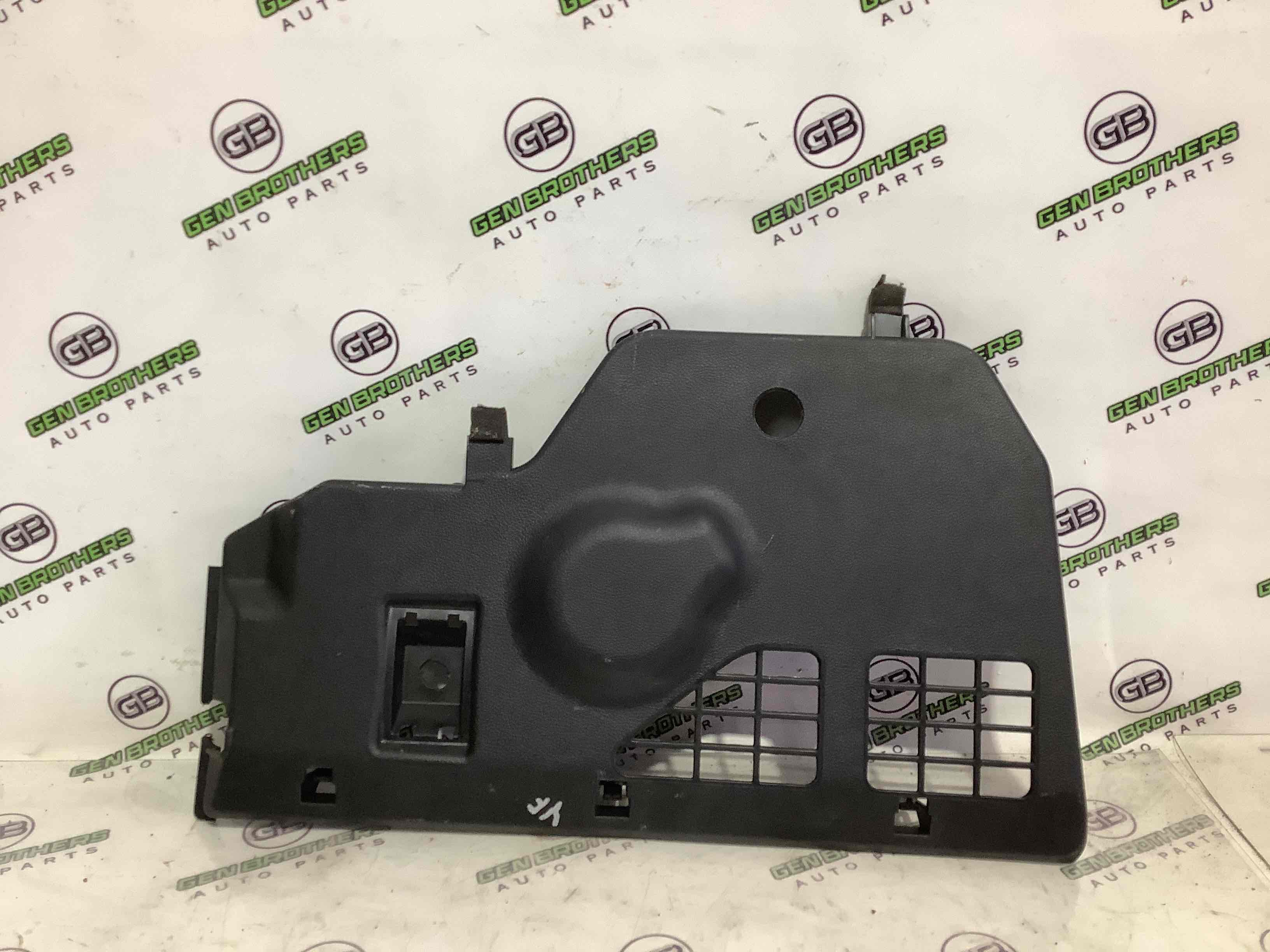 Обшивка панелі приладів торпедо