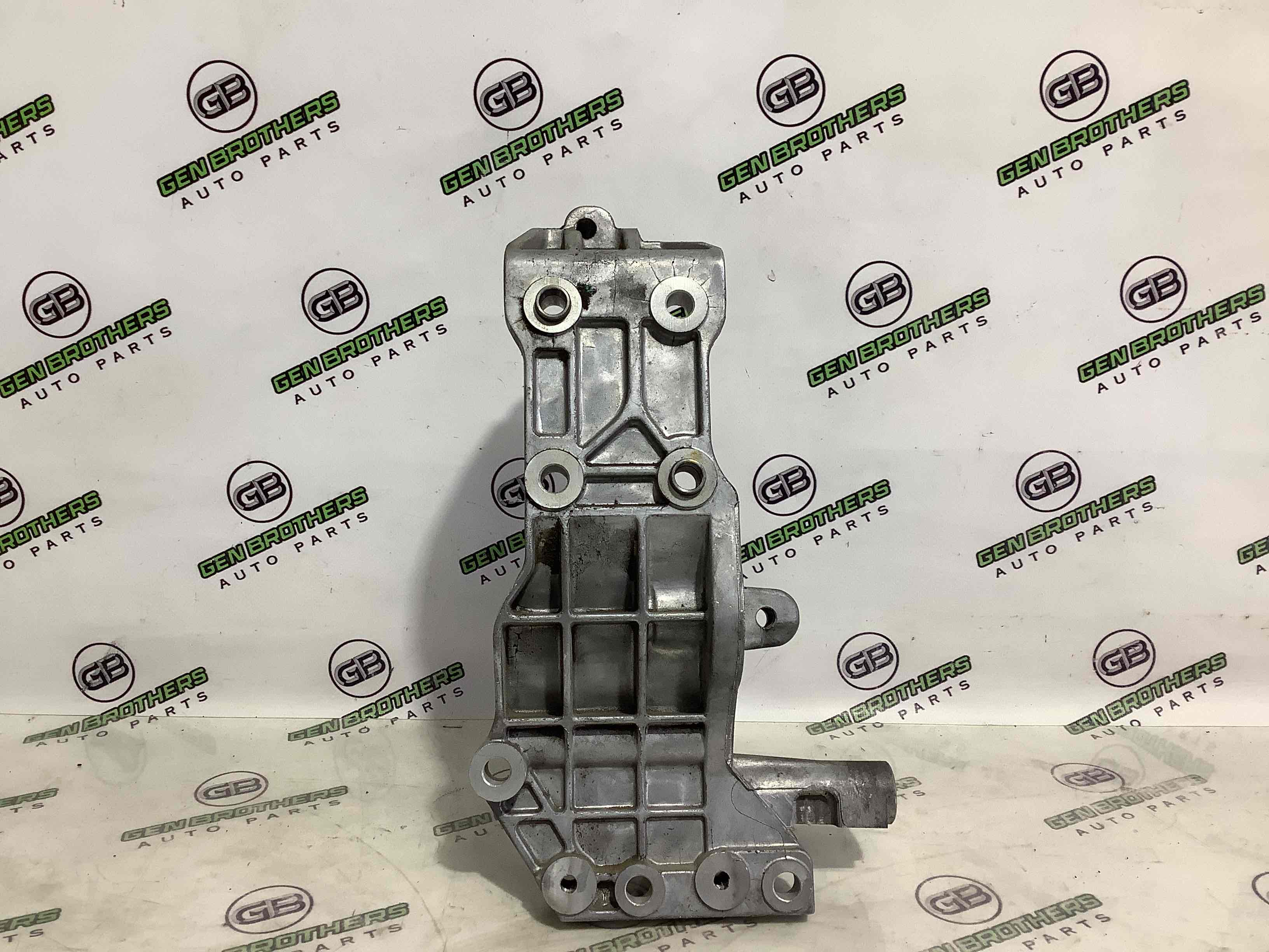 Генератор, кронштейн генератора