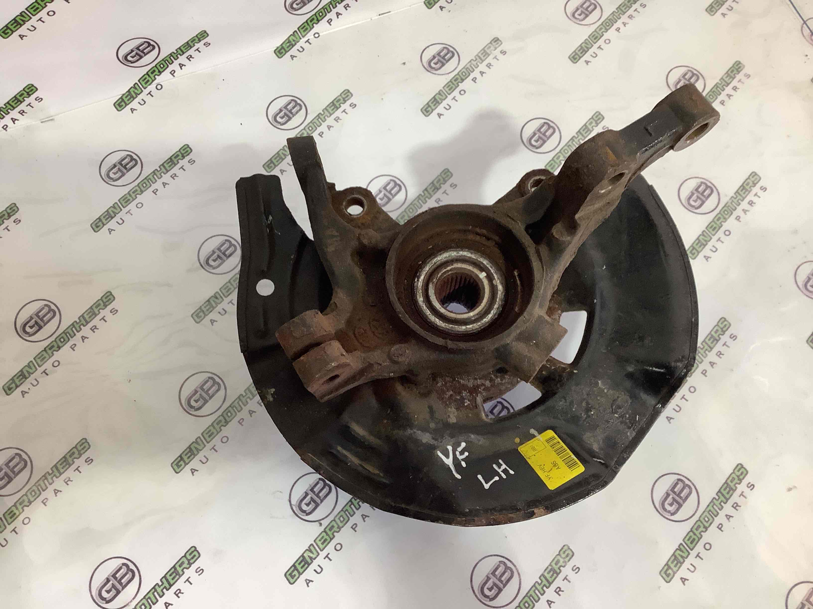 Кулак поворотний лівий