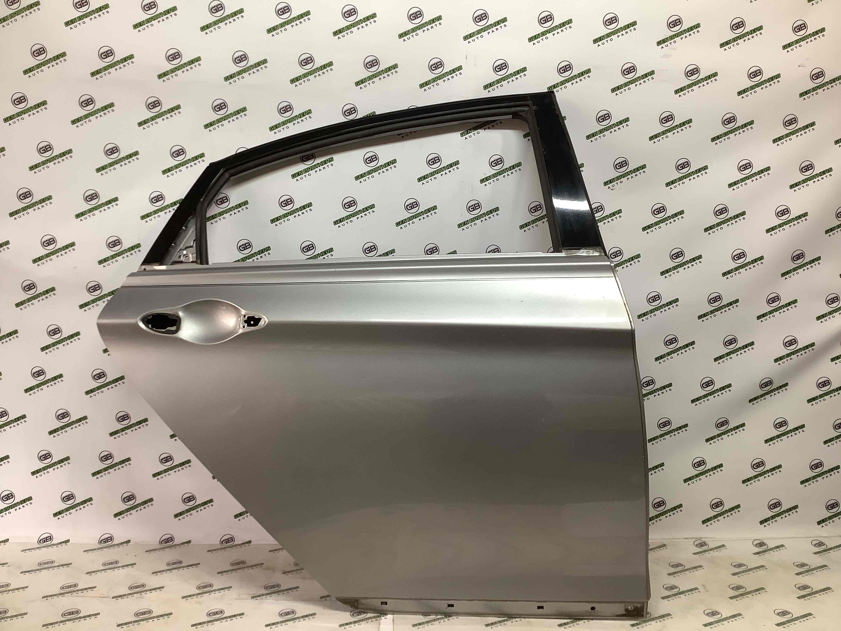 Двері задні права