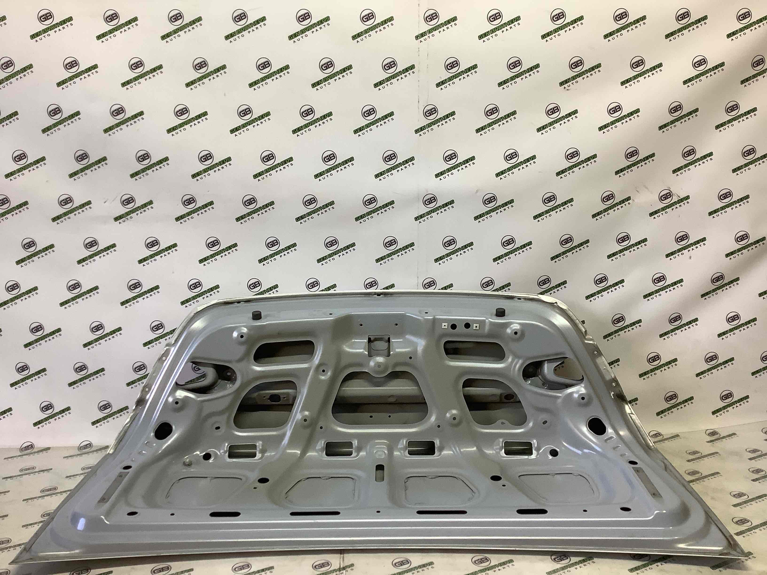 Крышка багажника, дверь багажника