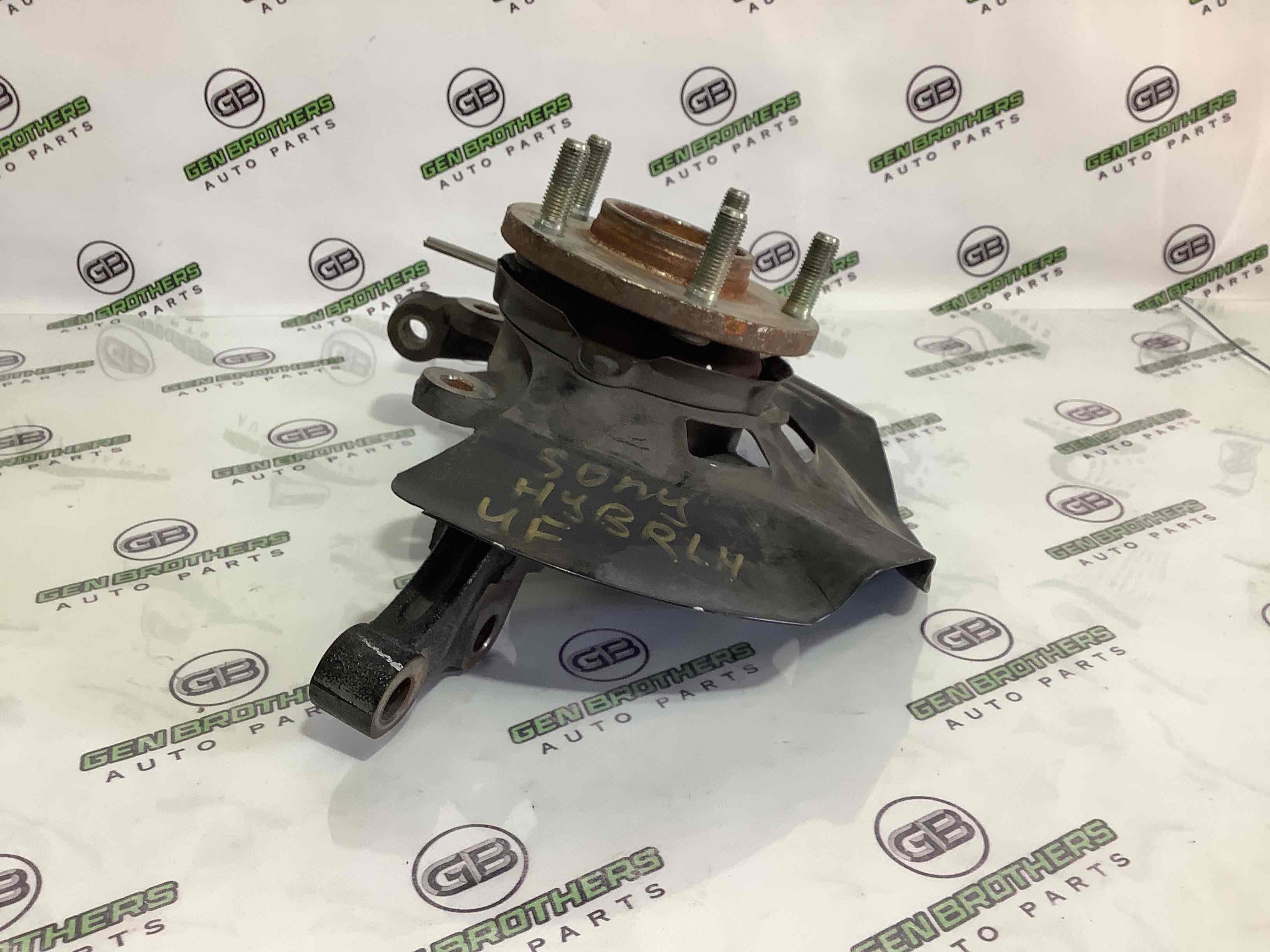 Кулак поворотний лівий