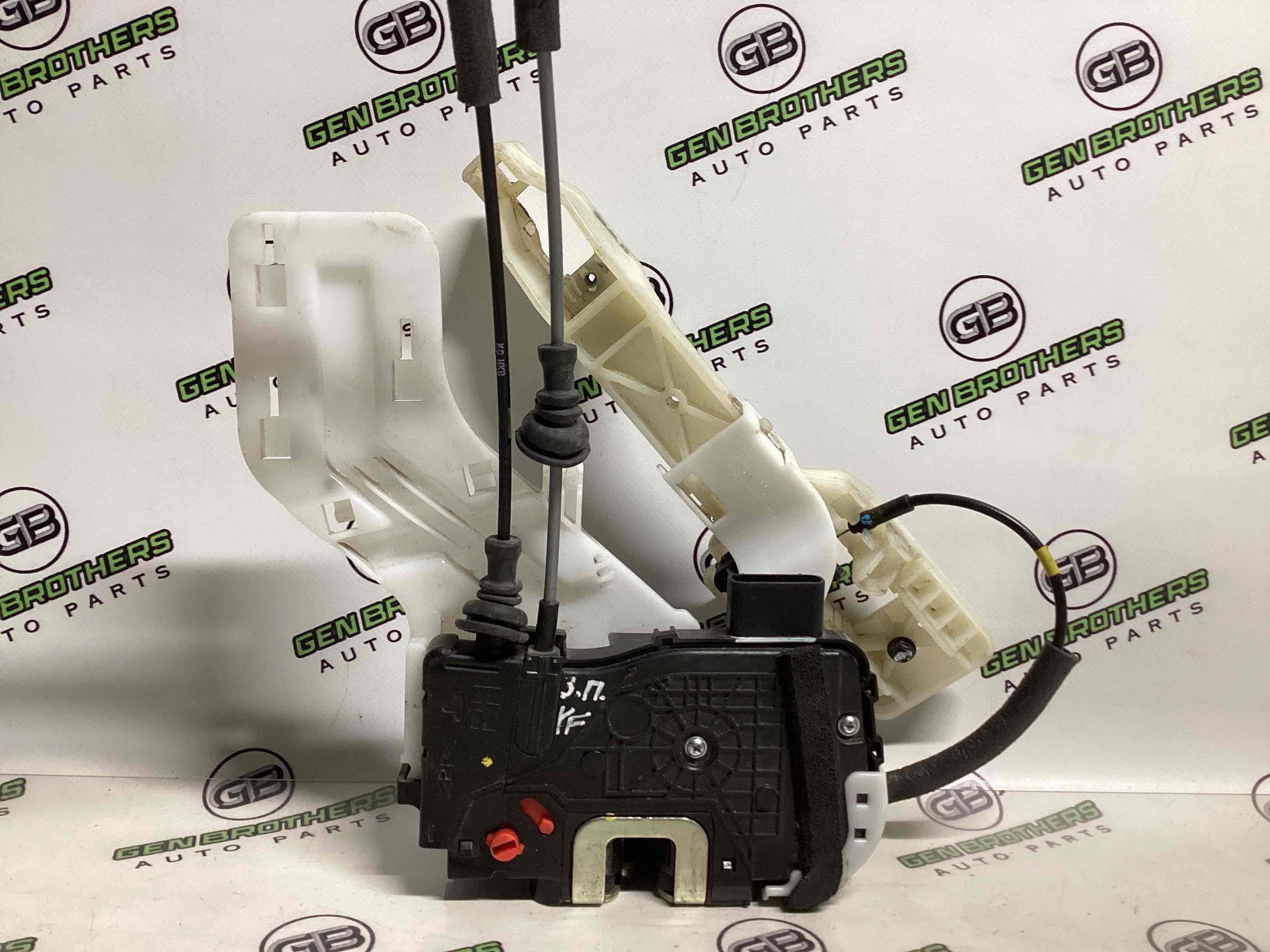 Замок двери задней правой