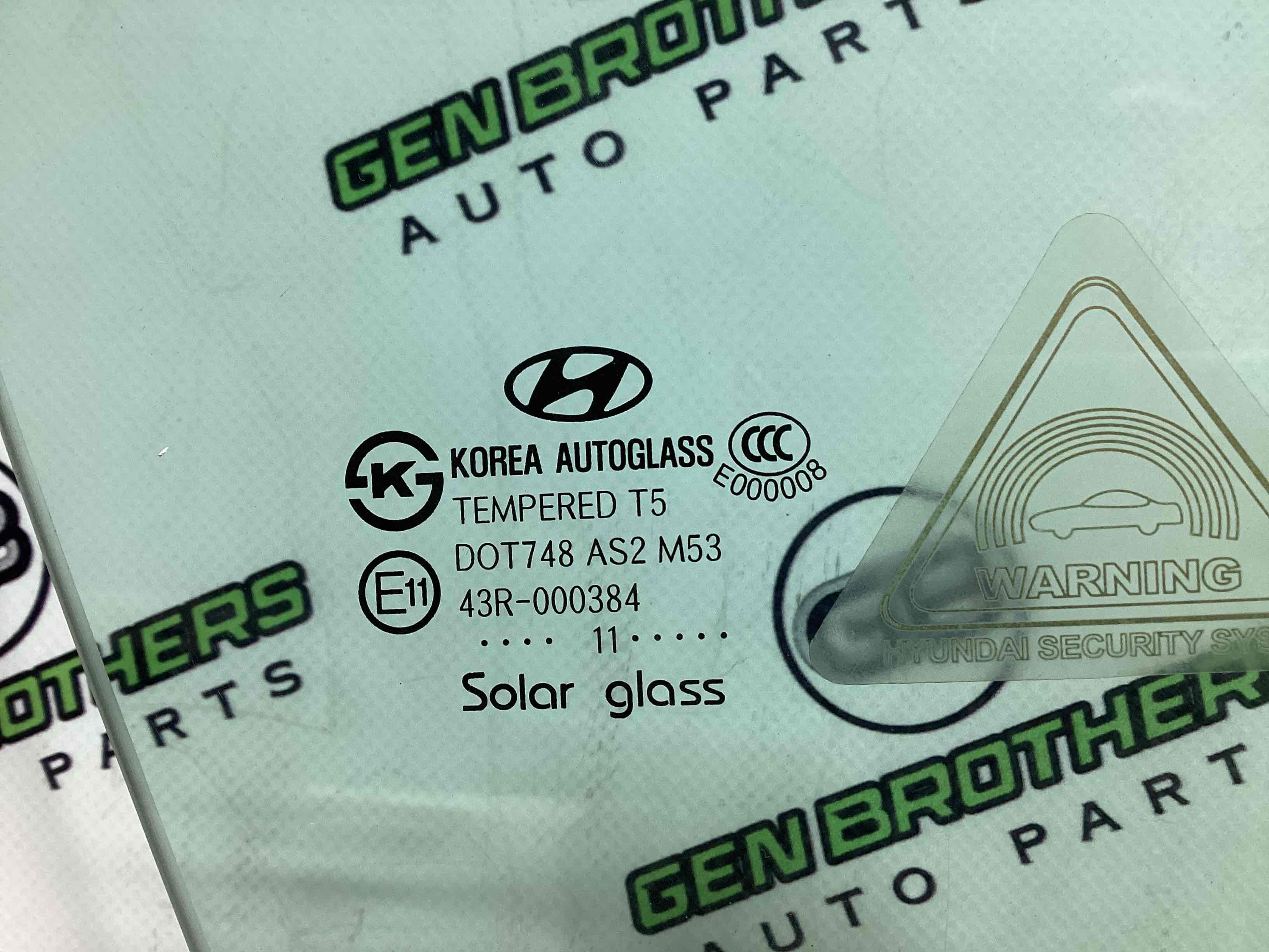 Скло переднє праве