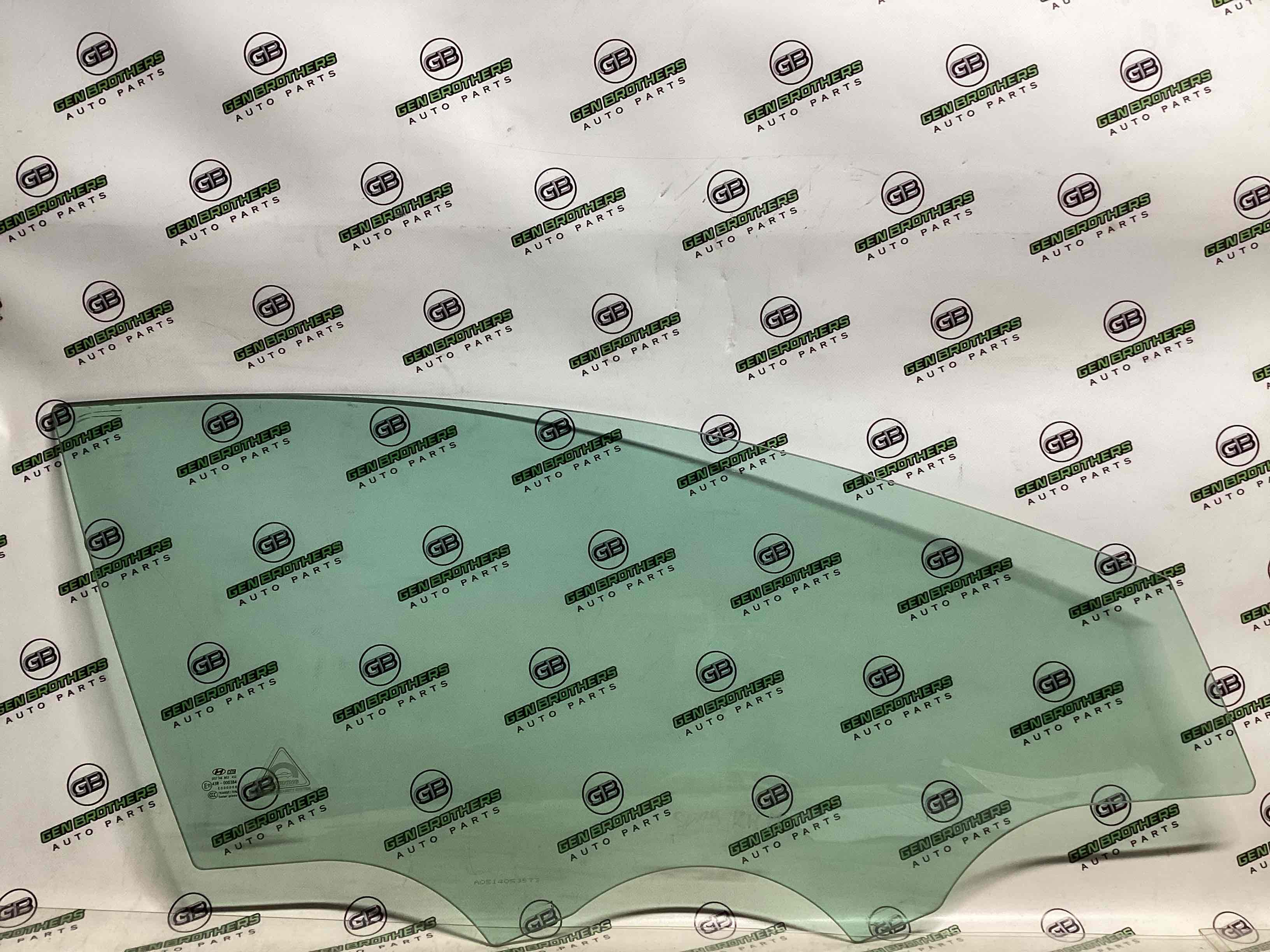 Скло переднє праве