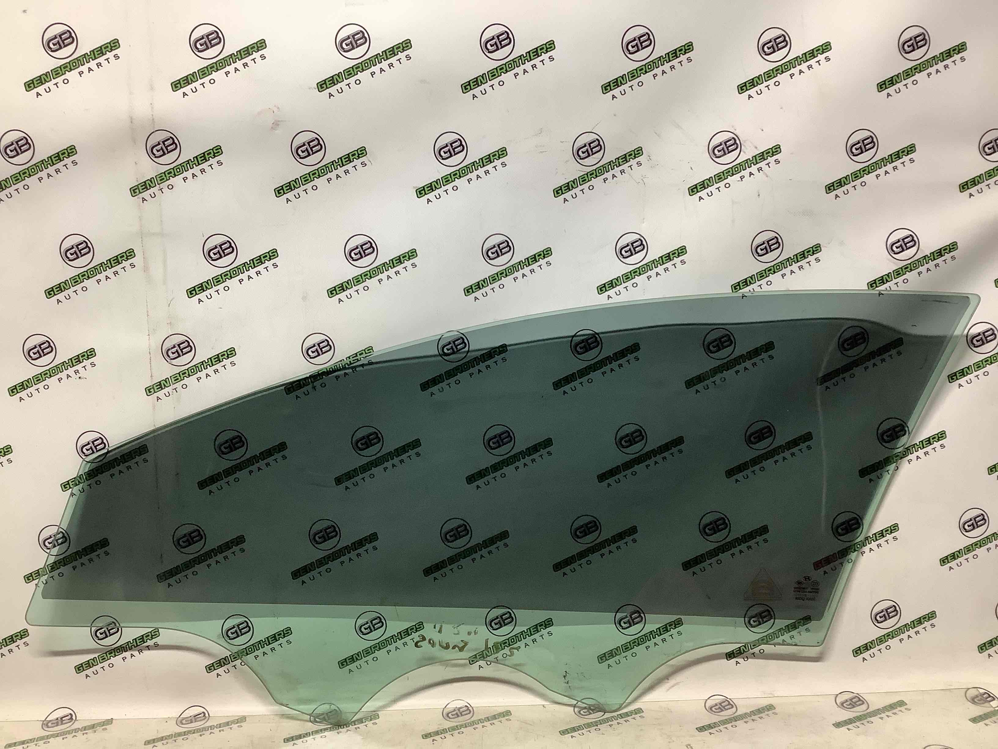 Скло переднє праве