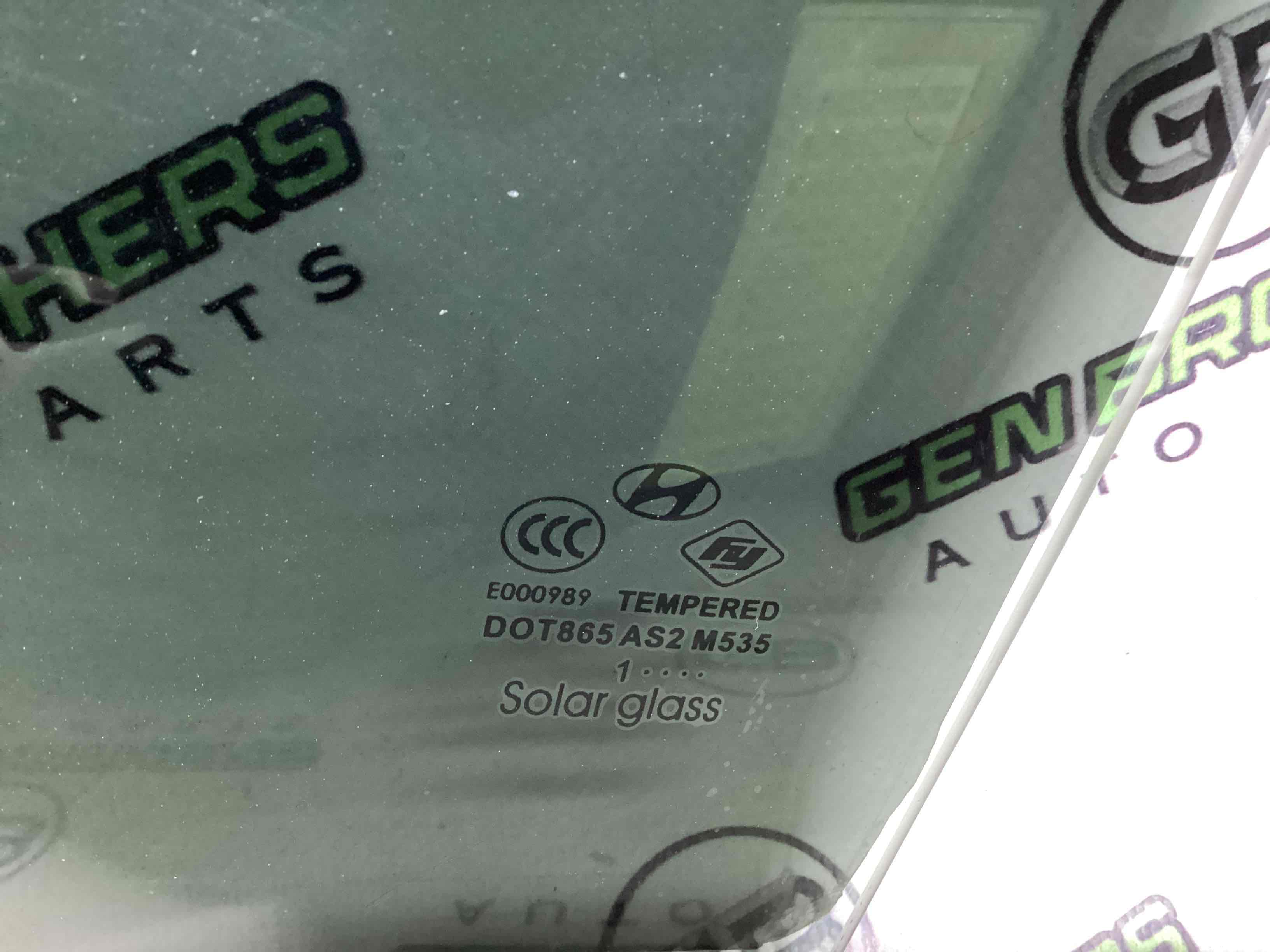 Скло заднє ліве