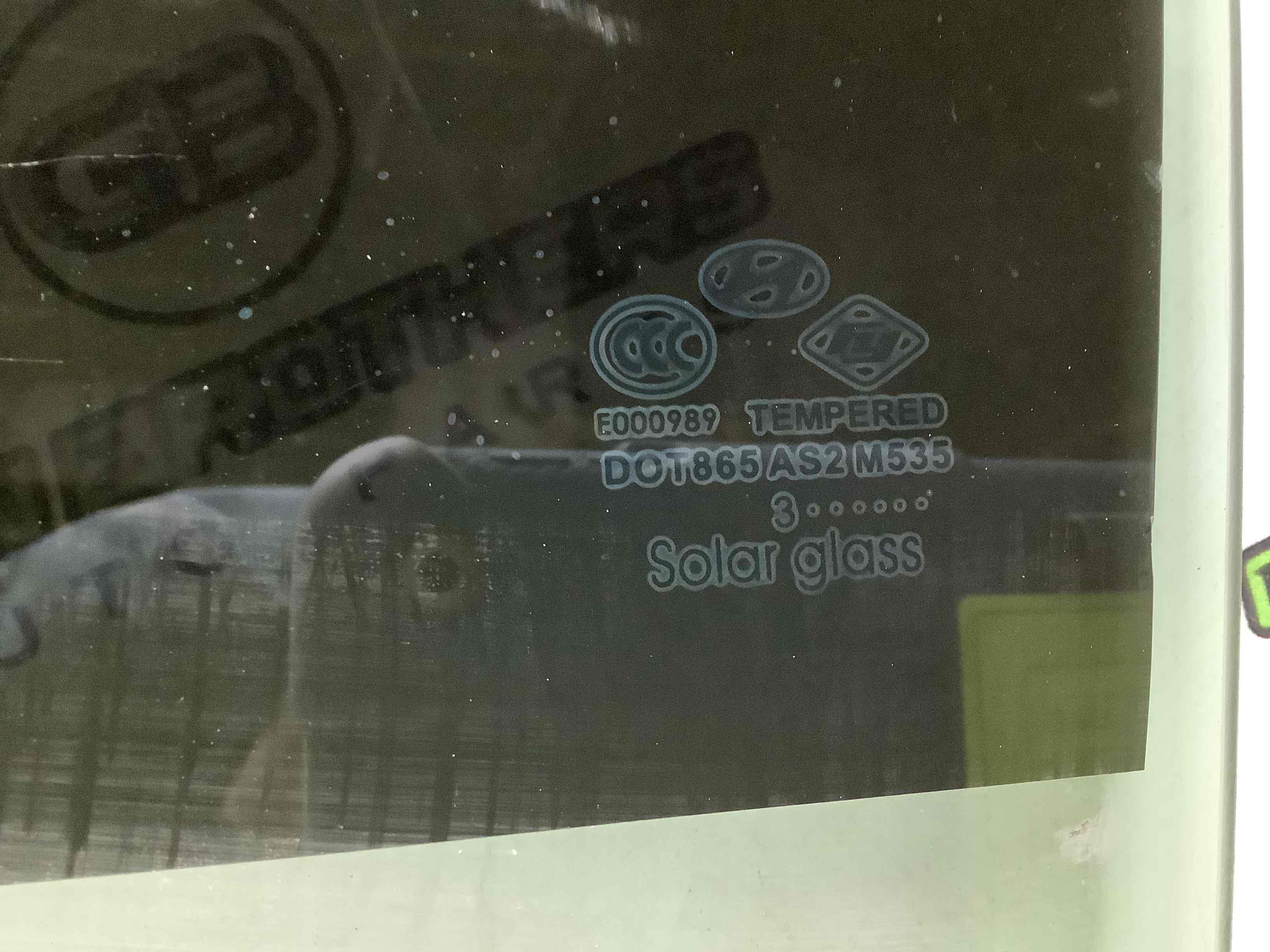 Скло заднє ліве