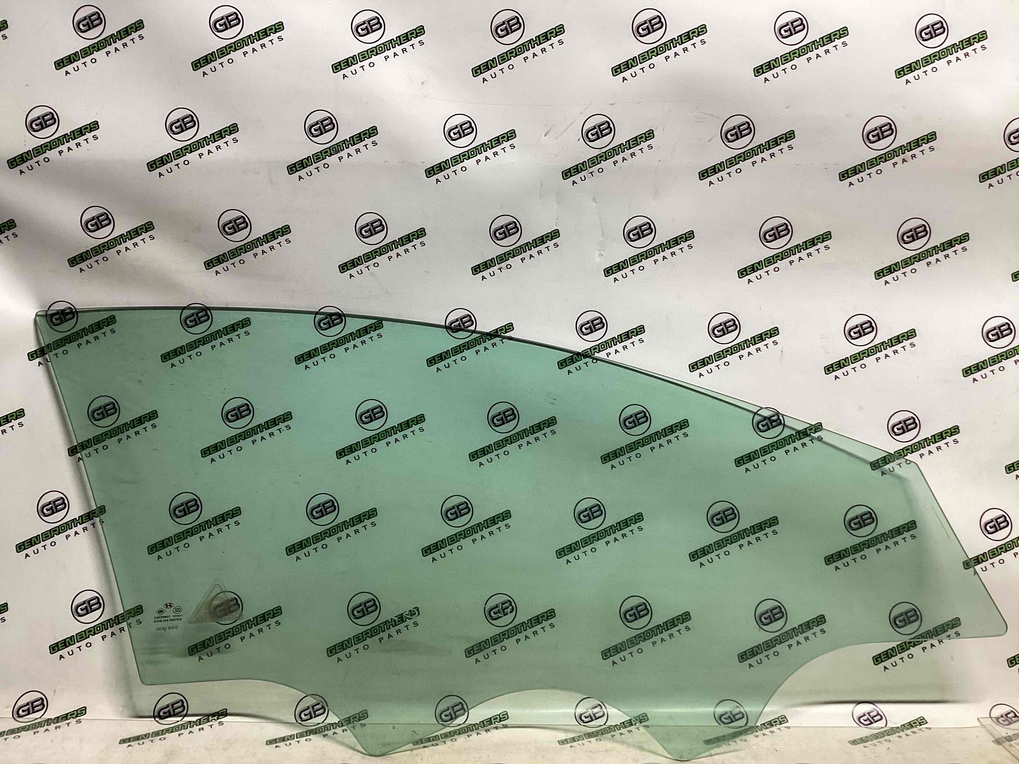 Скло переднє ліве