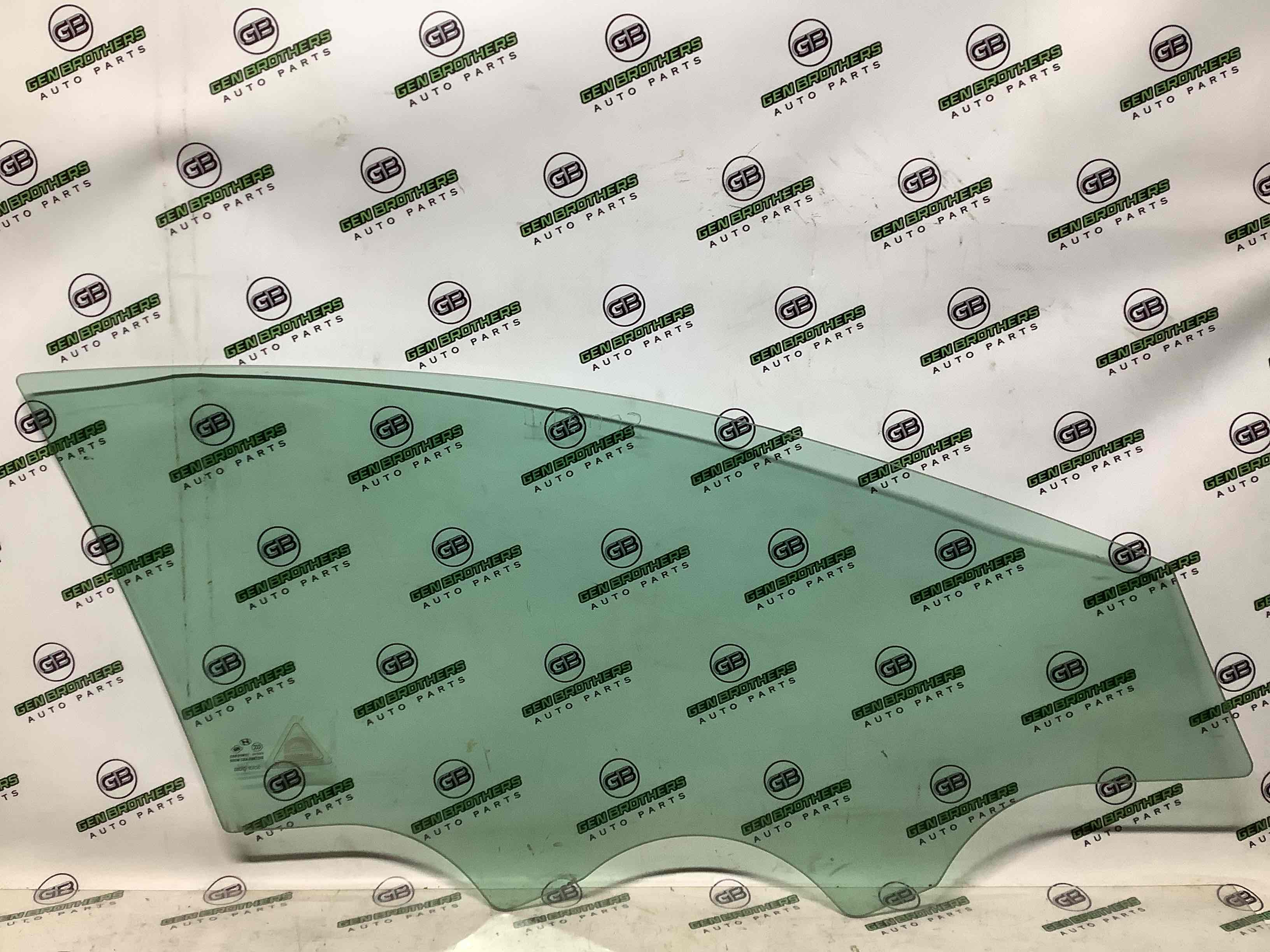 Скло переднє ліве