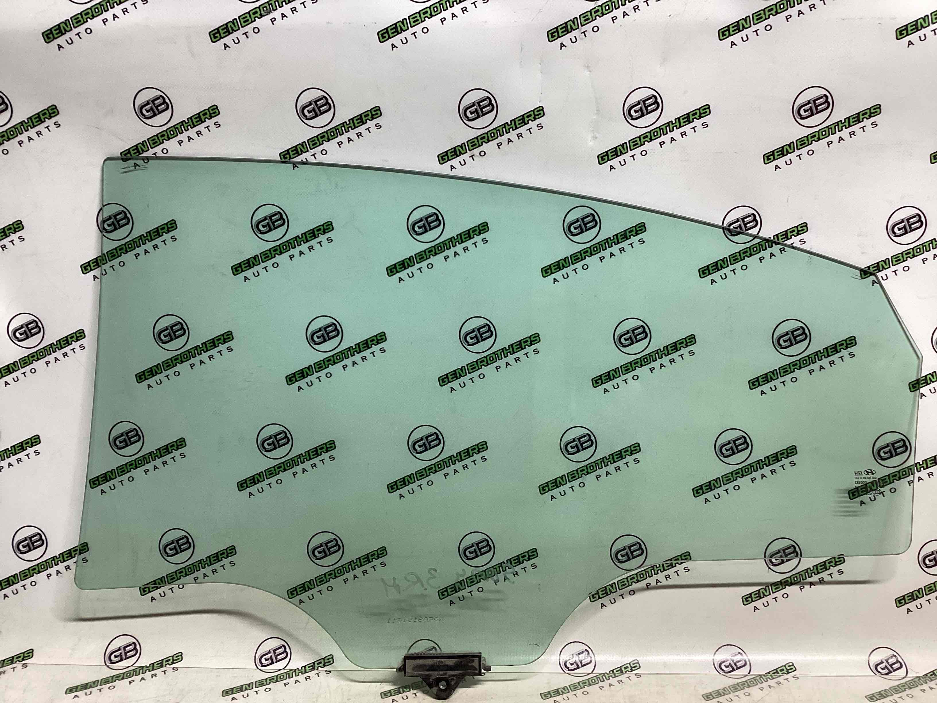 Скло заднє праве