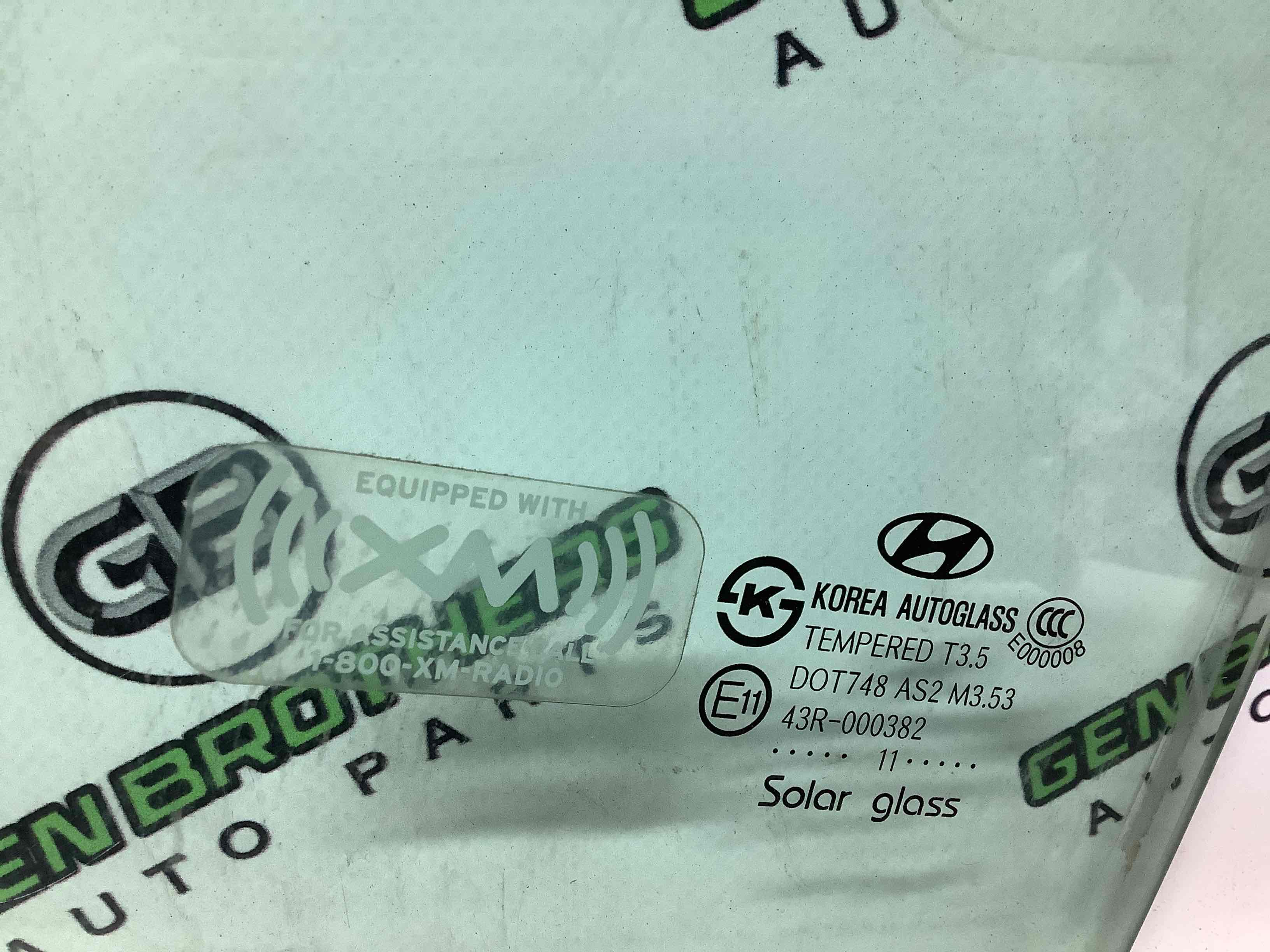 Скло заднє праве