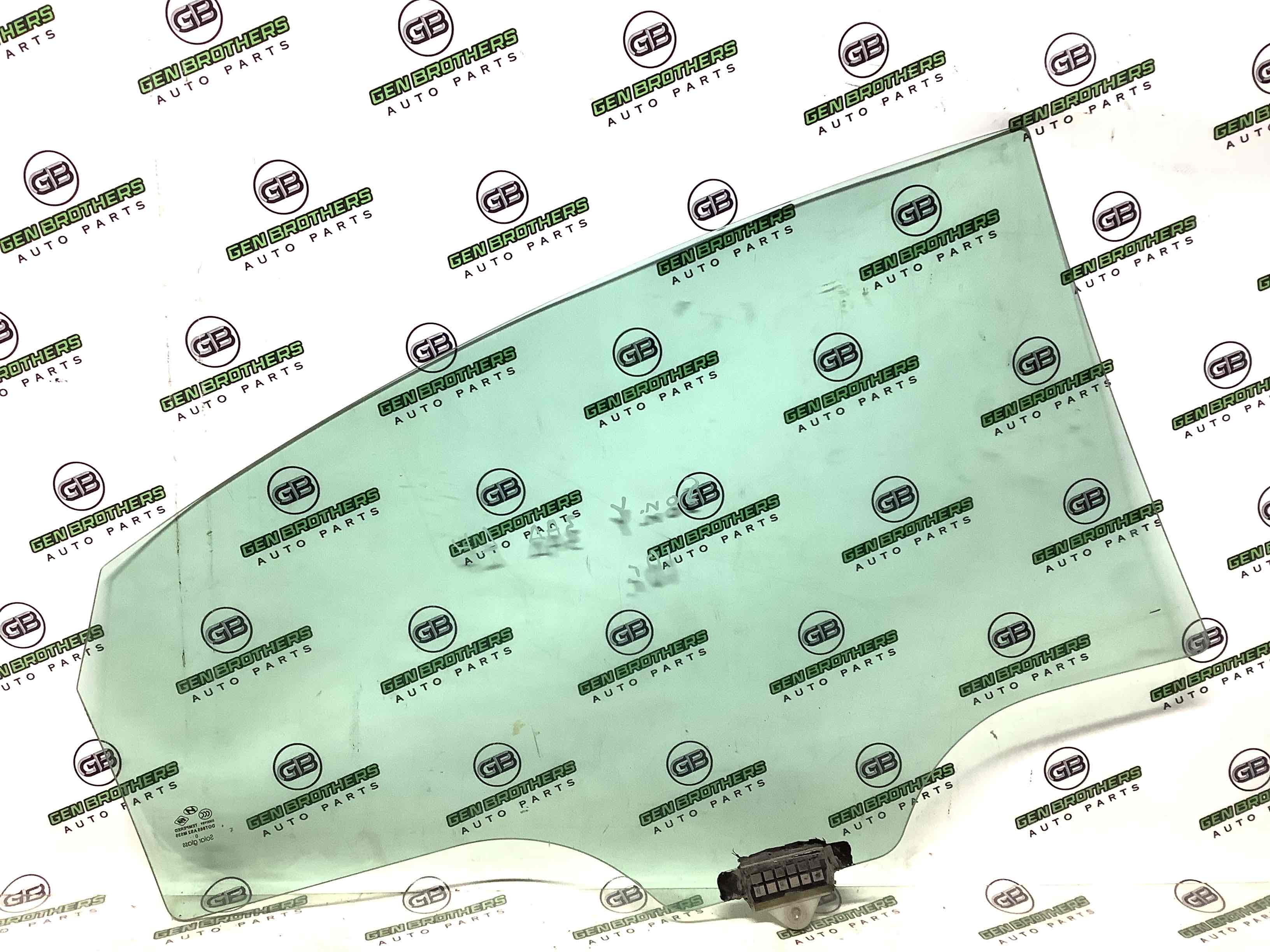 Скло заднє ліве