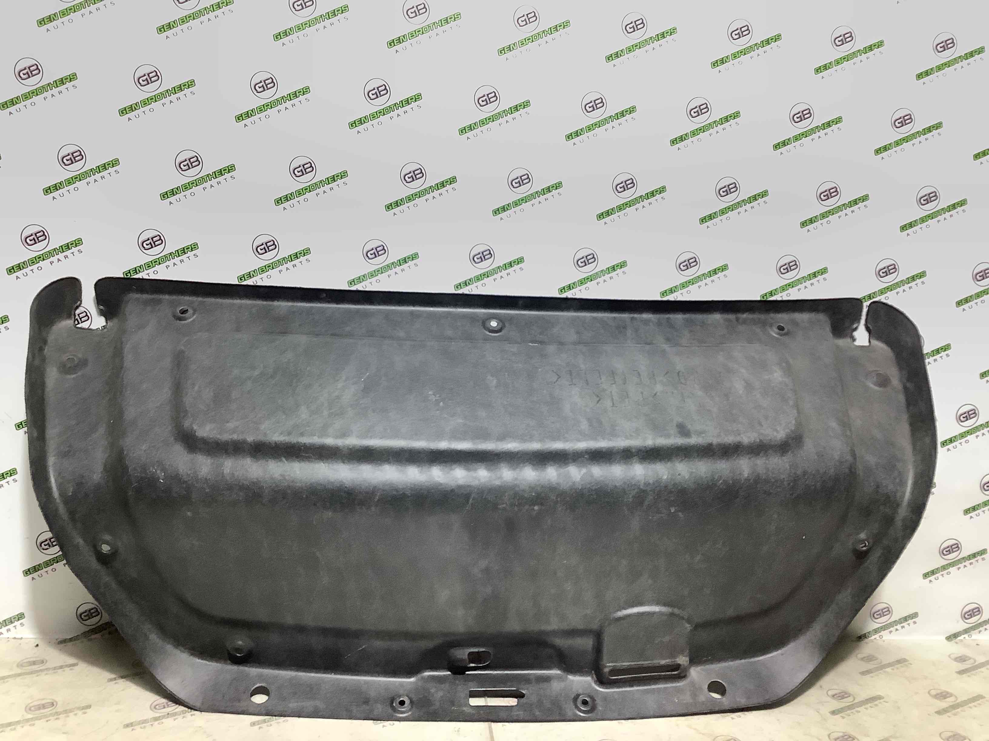 Обшивка кришки багажника