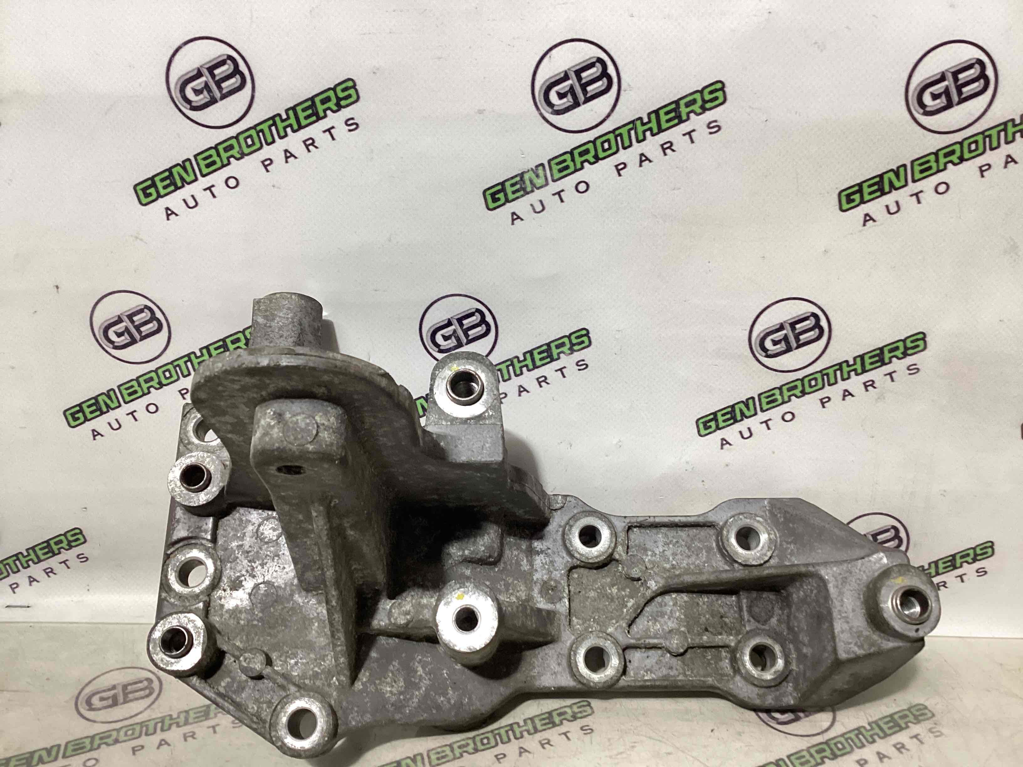 Генератор, кронштейн генератора